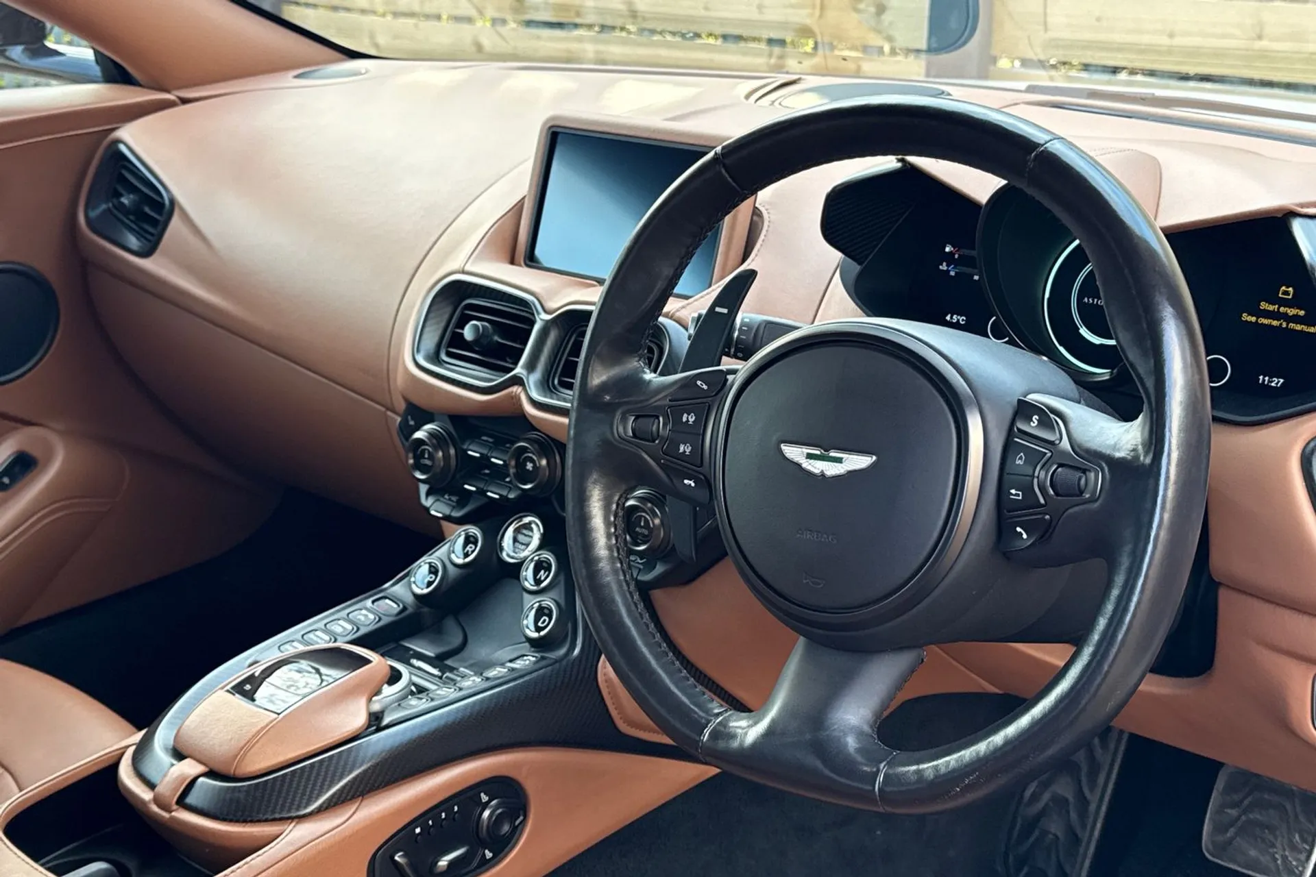 Aston Martin Vantage thumbnail image number 28