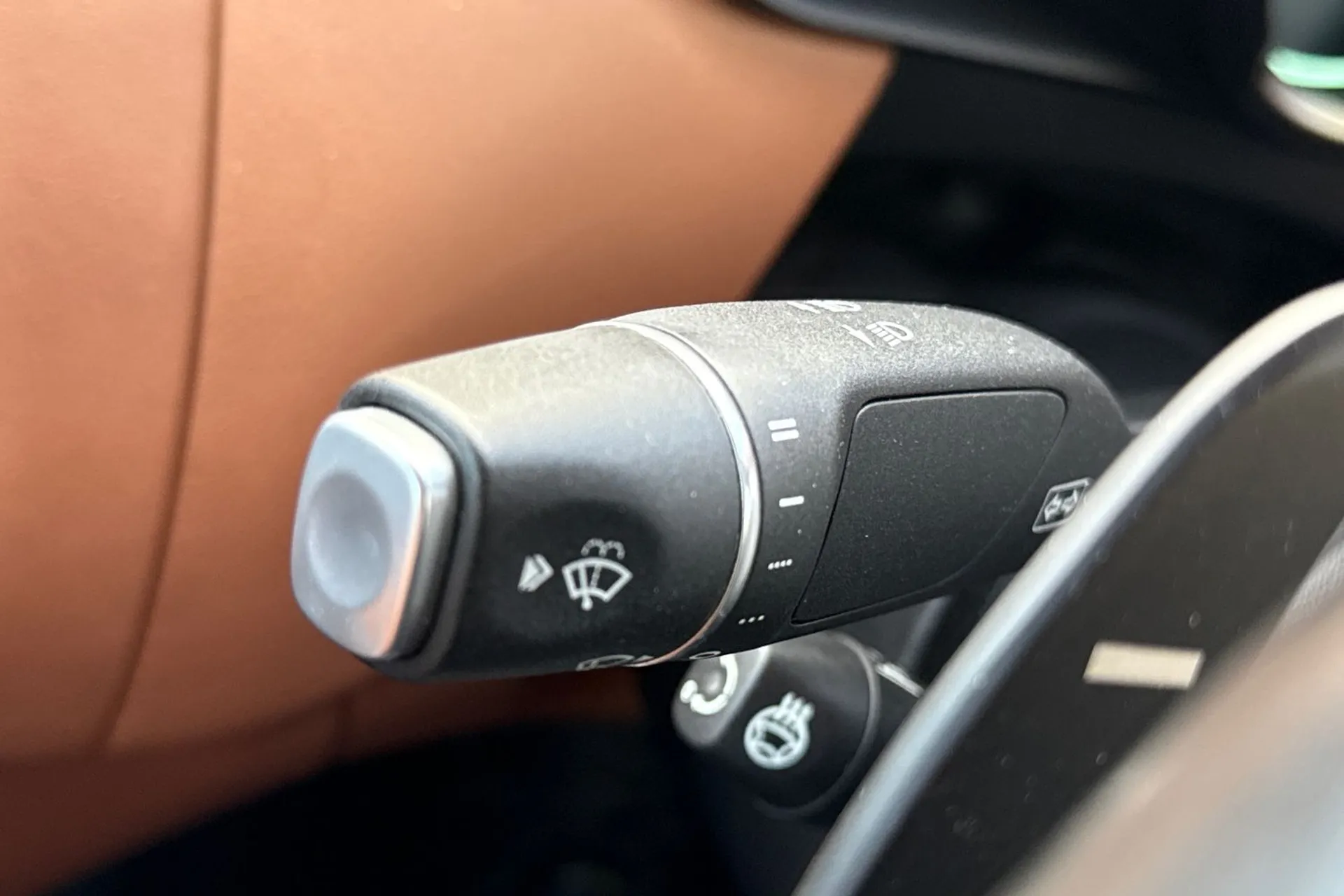 Aston Martin Vantage thumbnail image number 53