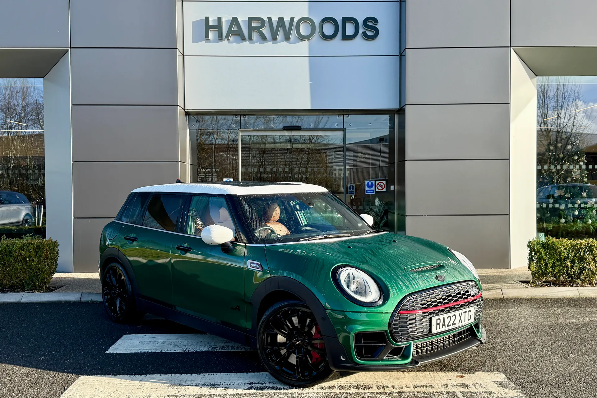 MINI CLUBMAN focused image