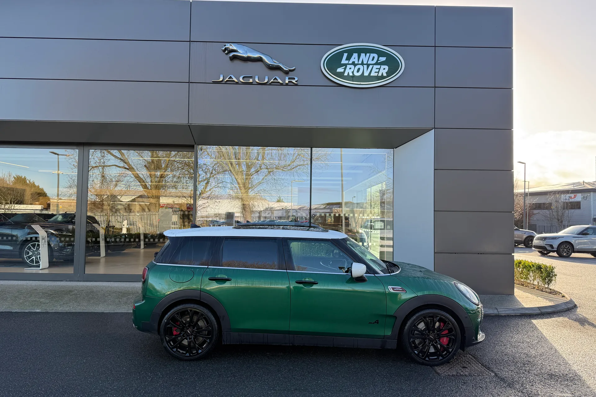 MINI CLUBMAN thumbnail image number 2