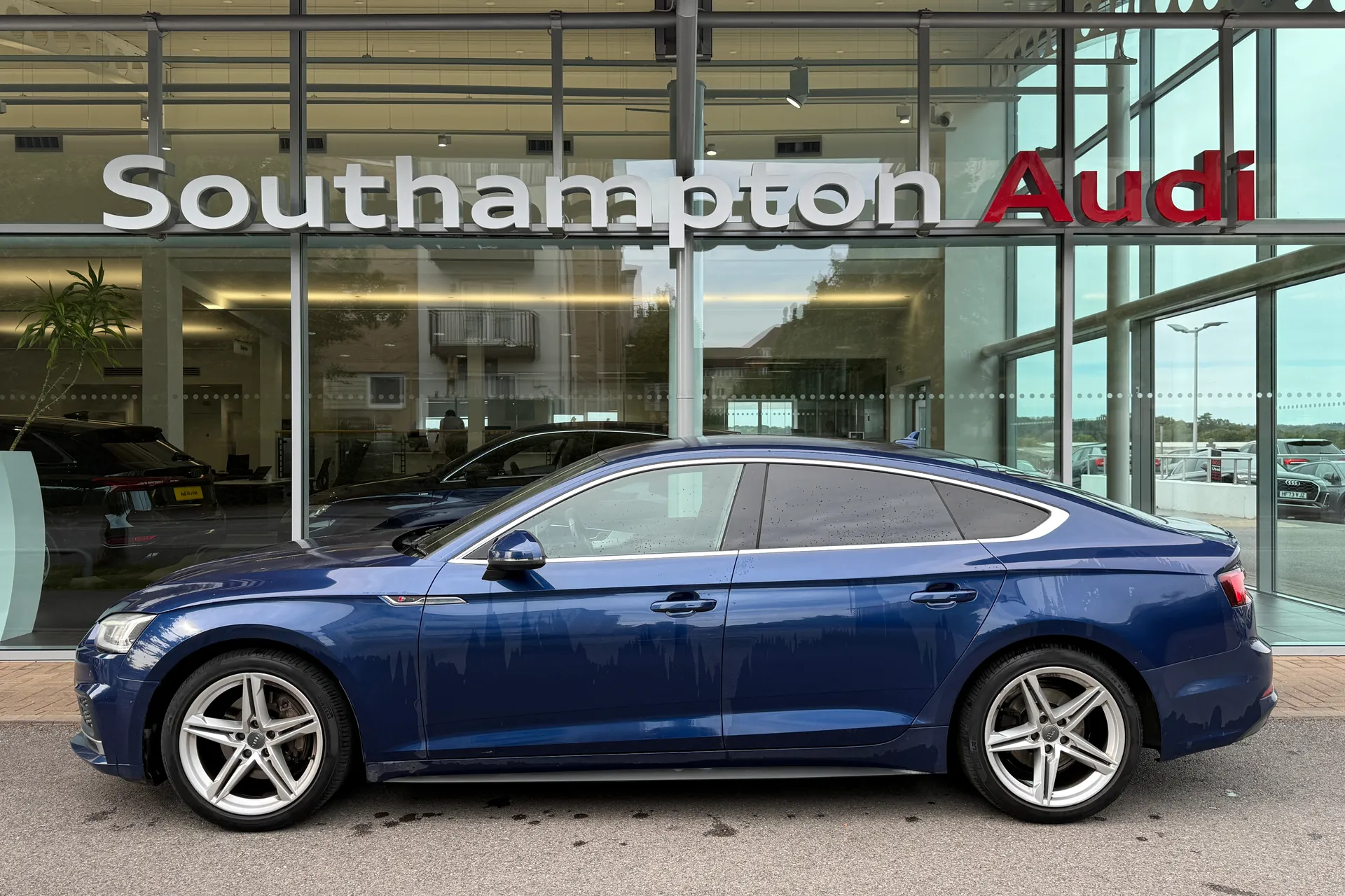 Audi A5 thumbnail image number 38