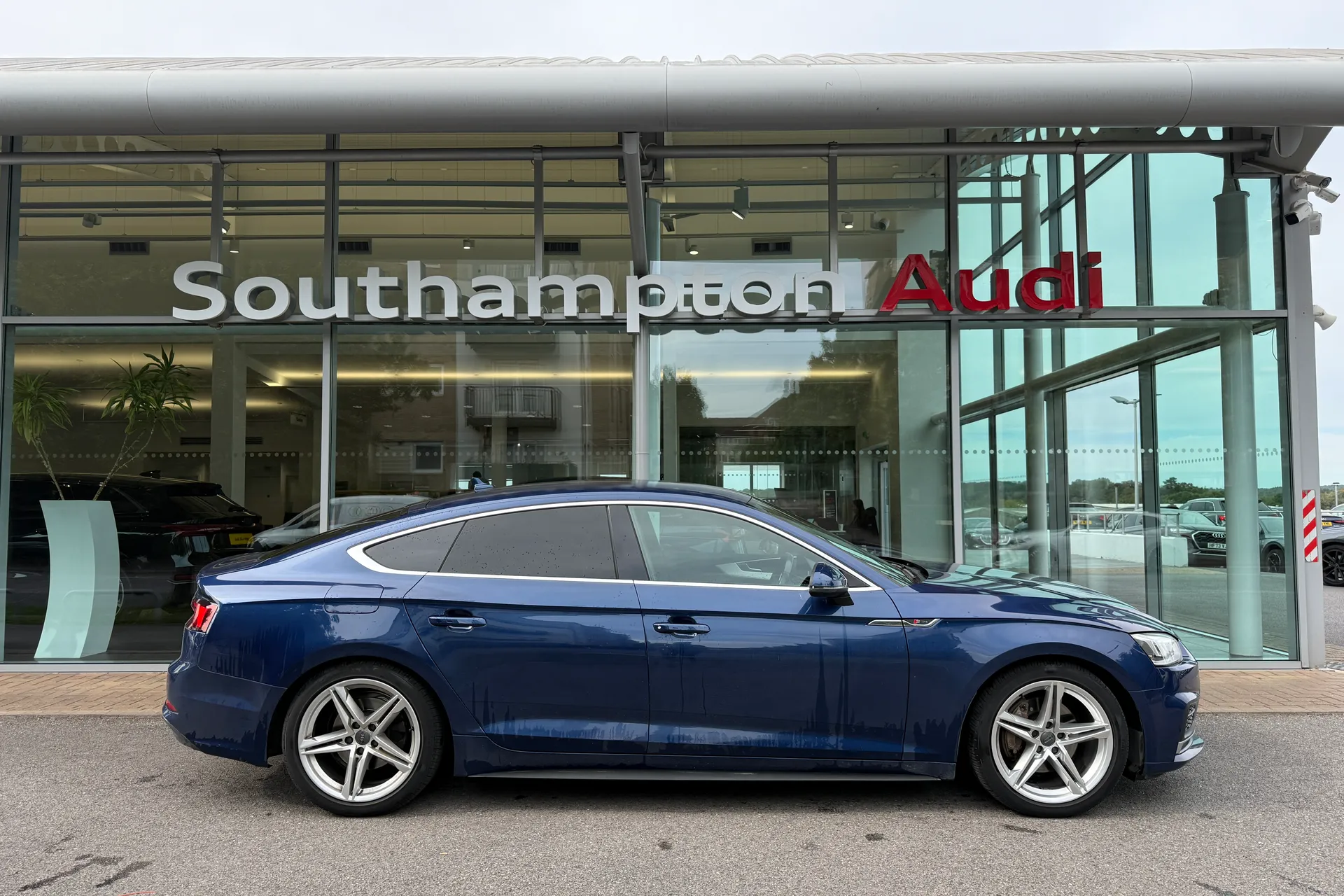 Audi A5 thumbnail image number 2