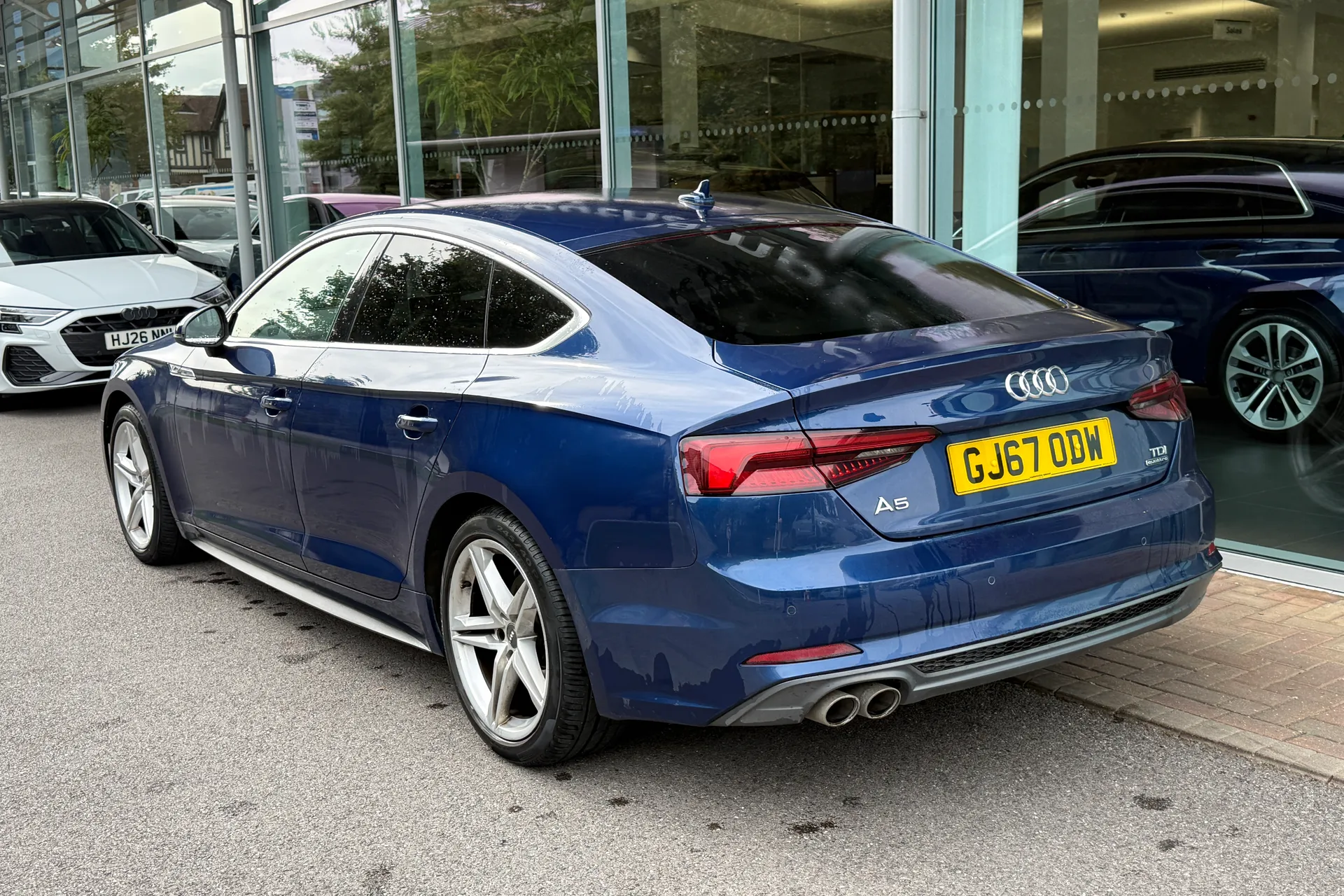 Audi A5 thumbnail image number 36