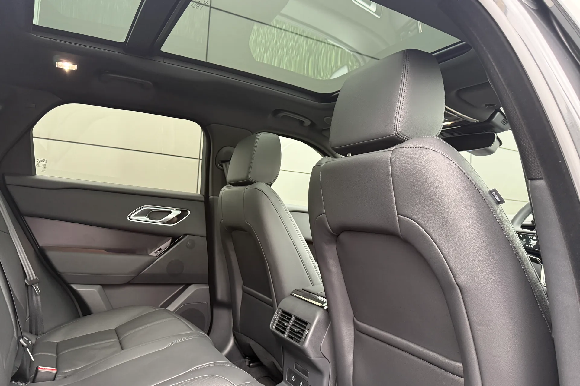 LAND ROVER RANGE ROVER VELAR thumbnail image number 47