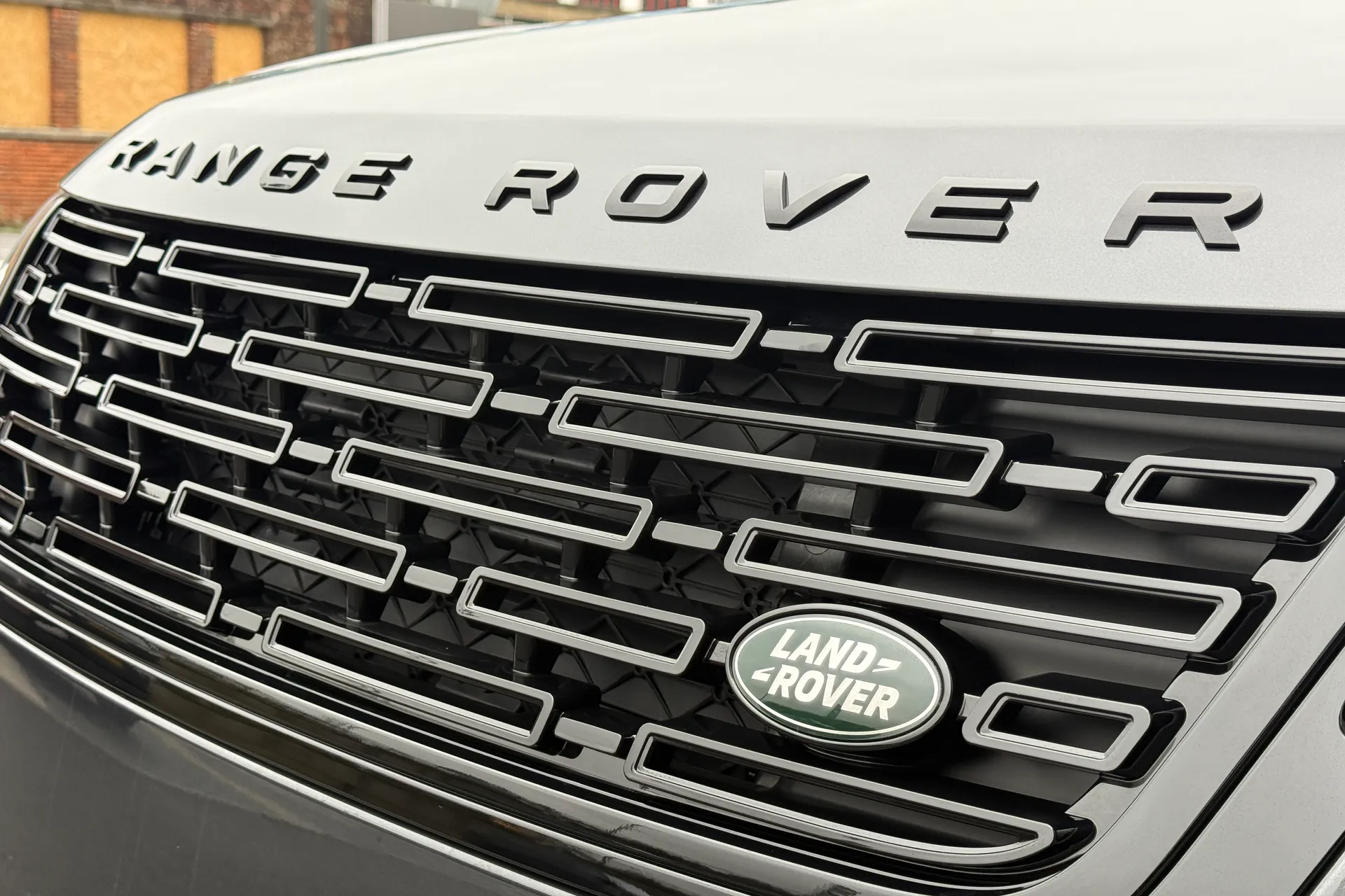 LAND ROVER RANGE ROVER VELAR thumbnail image number 23