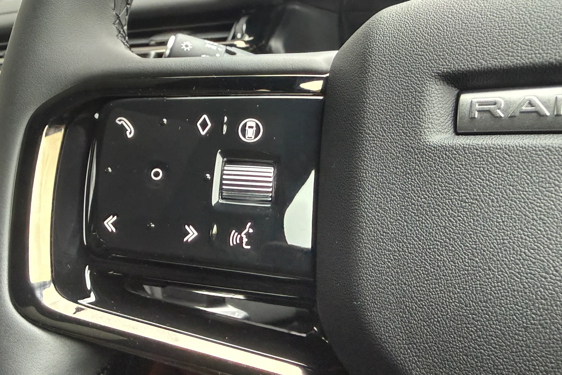 LAND ROVER RANGE ROVER VELAR thumbnail image number 35