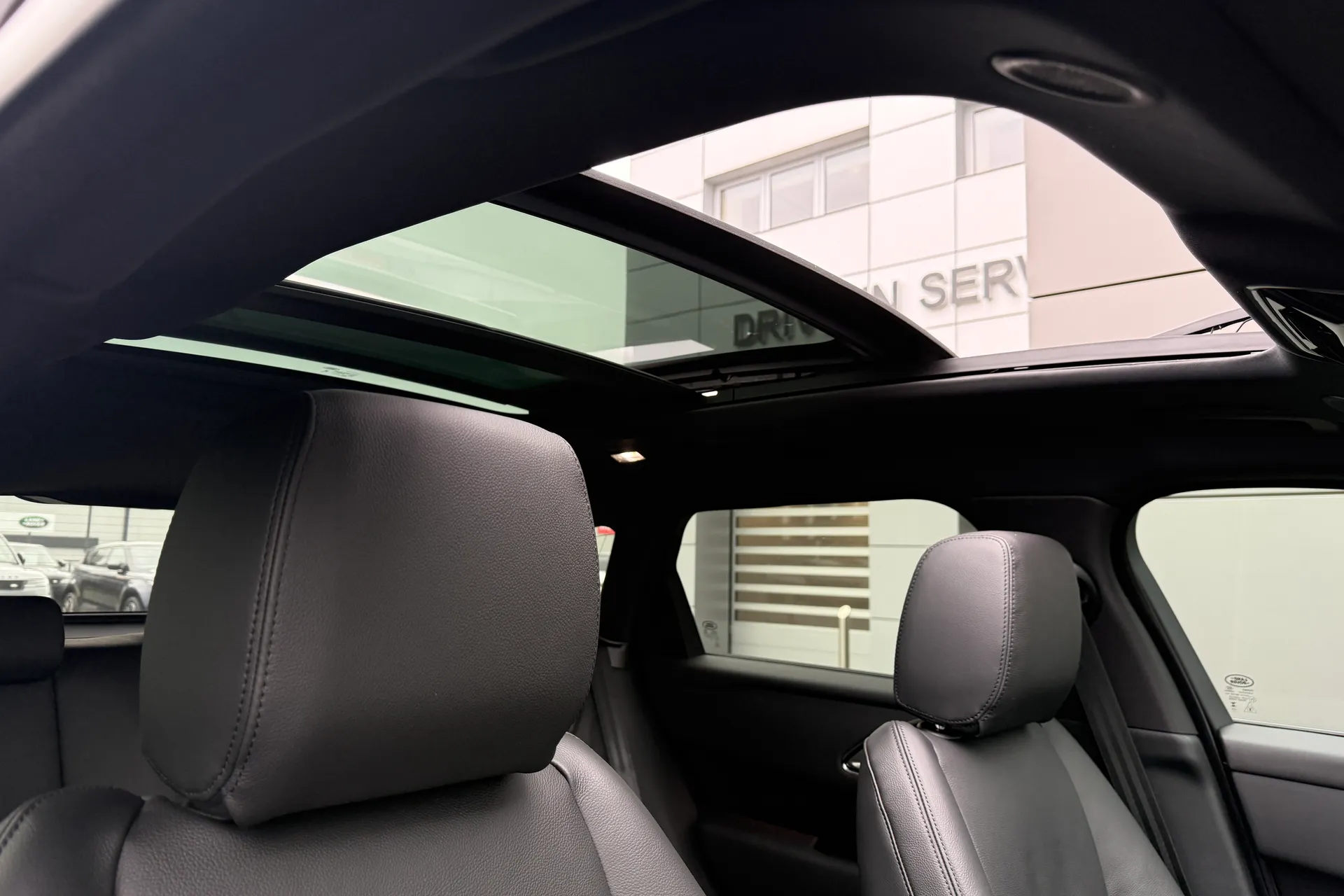 LAND ROVER RANGE ROVER VELAR thumbnail image number 10