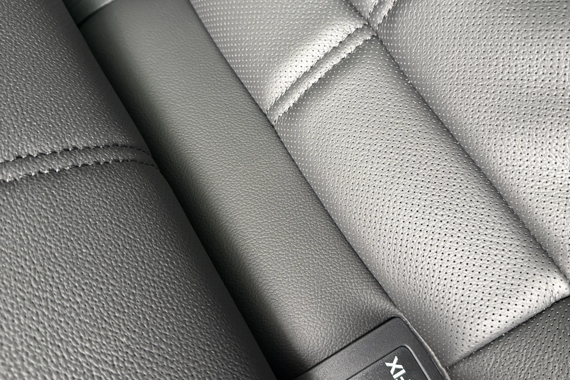 LAND ROVER RANGE ROVER VELAR thumbnail image number 46