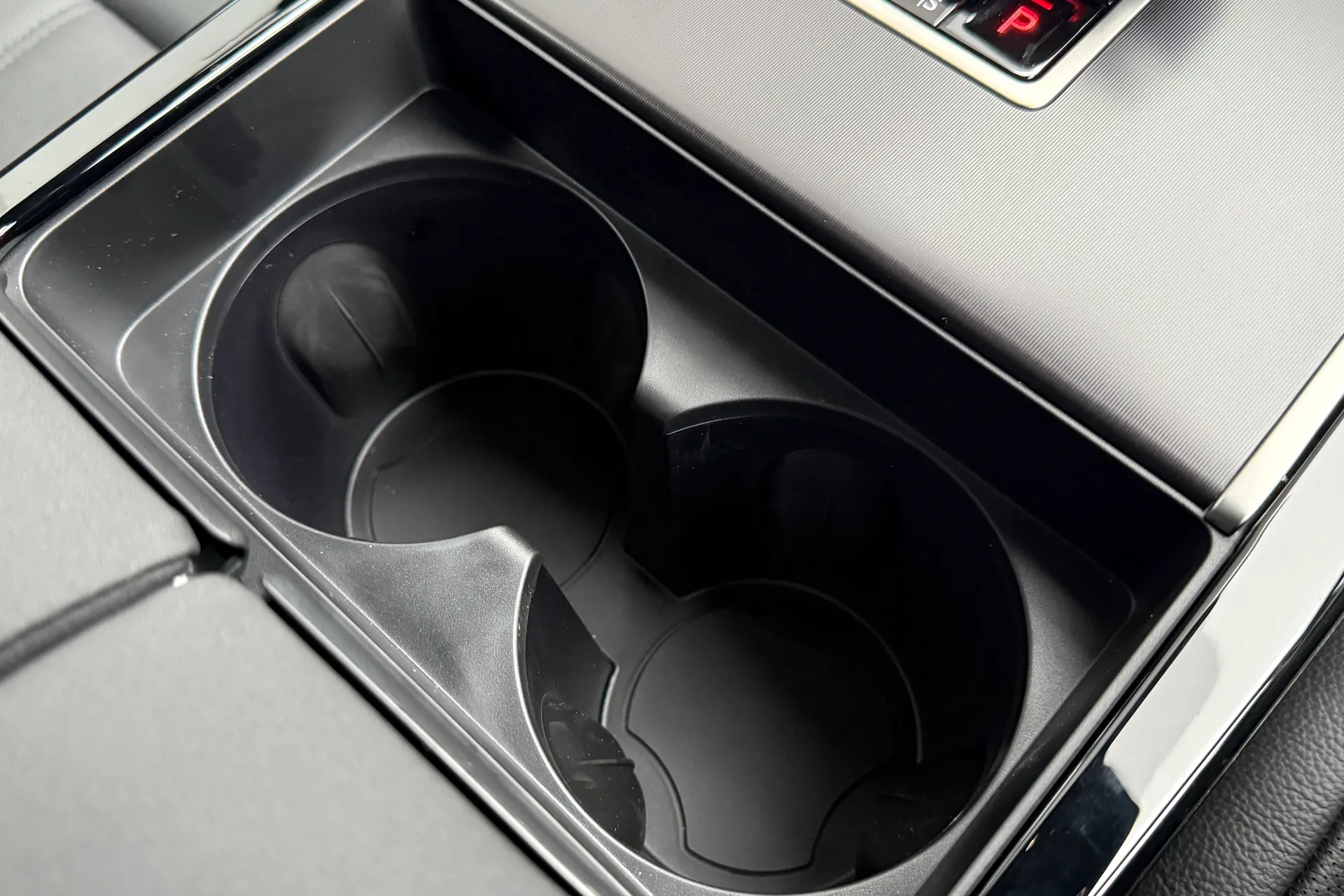 LAND ROVER RANGE ROVER VELAR thumbnail image number 32