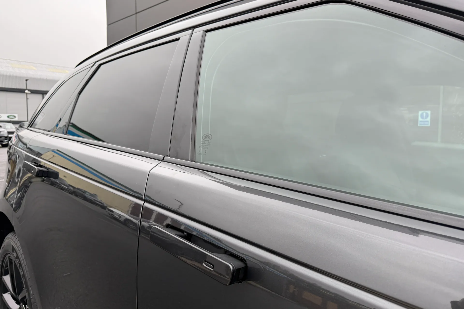 LAND ROVER RANGE ROVER VELAR thumbnail image number 26