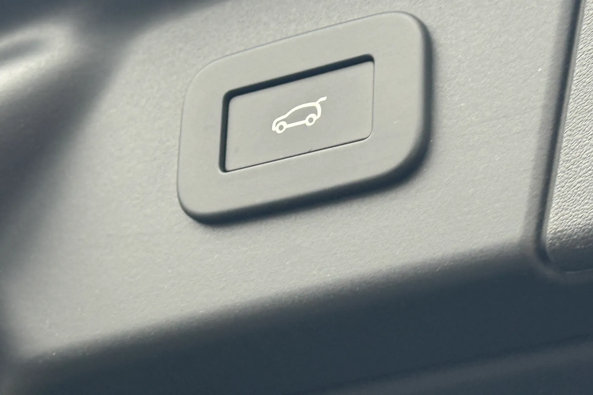 LAND ROVER RANGE ROVER VELAR thumbnail image number 57