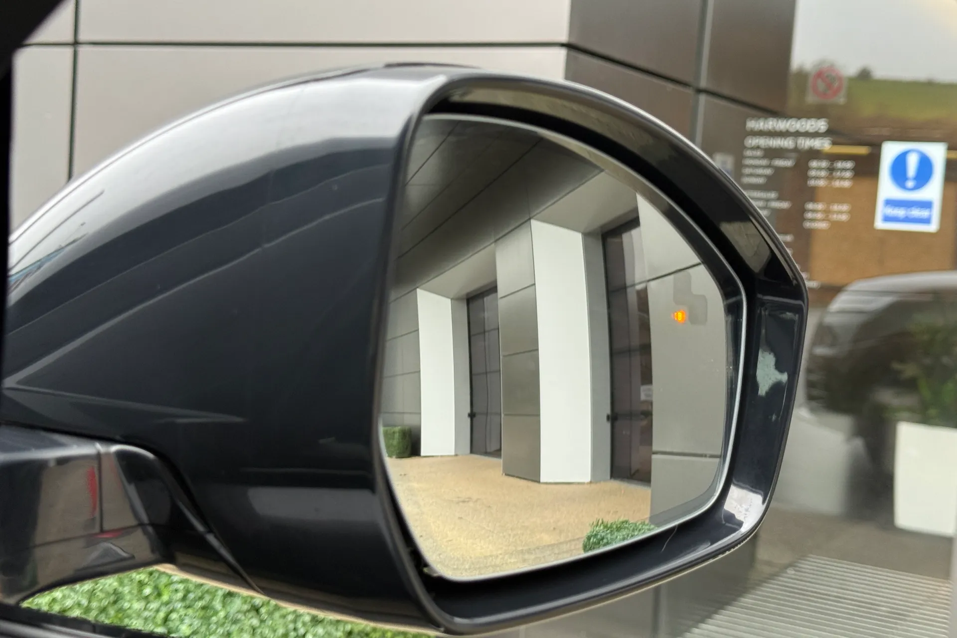 LAND ROVER RANGE ROVER VELAR thumbnail image number 25