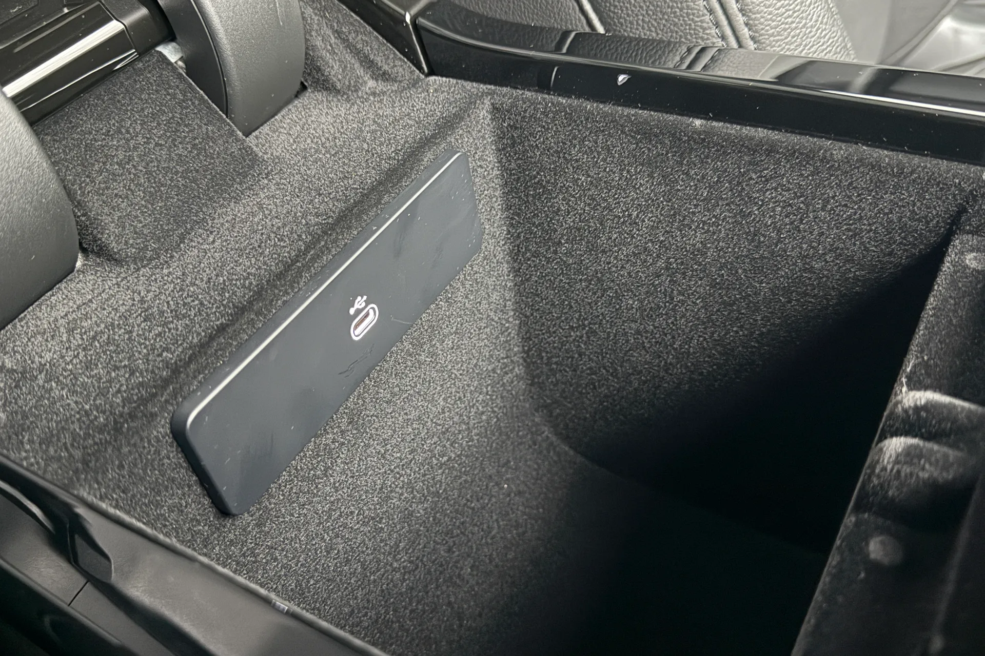 LAND ROVER RANGE ROVER VELAR thumbnail image number 33