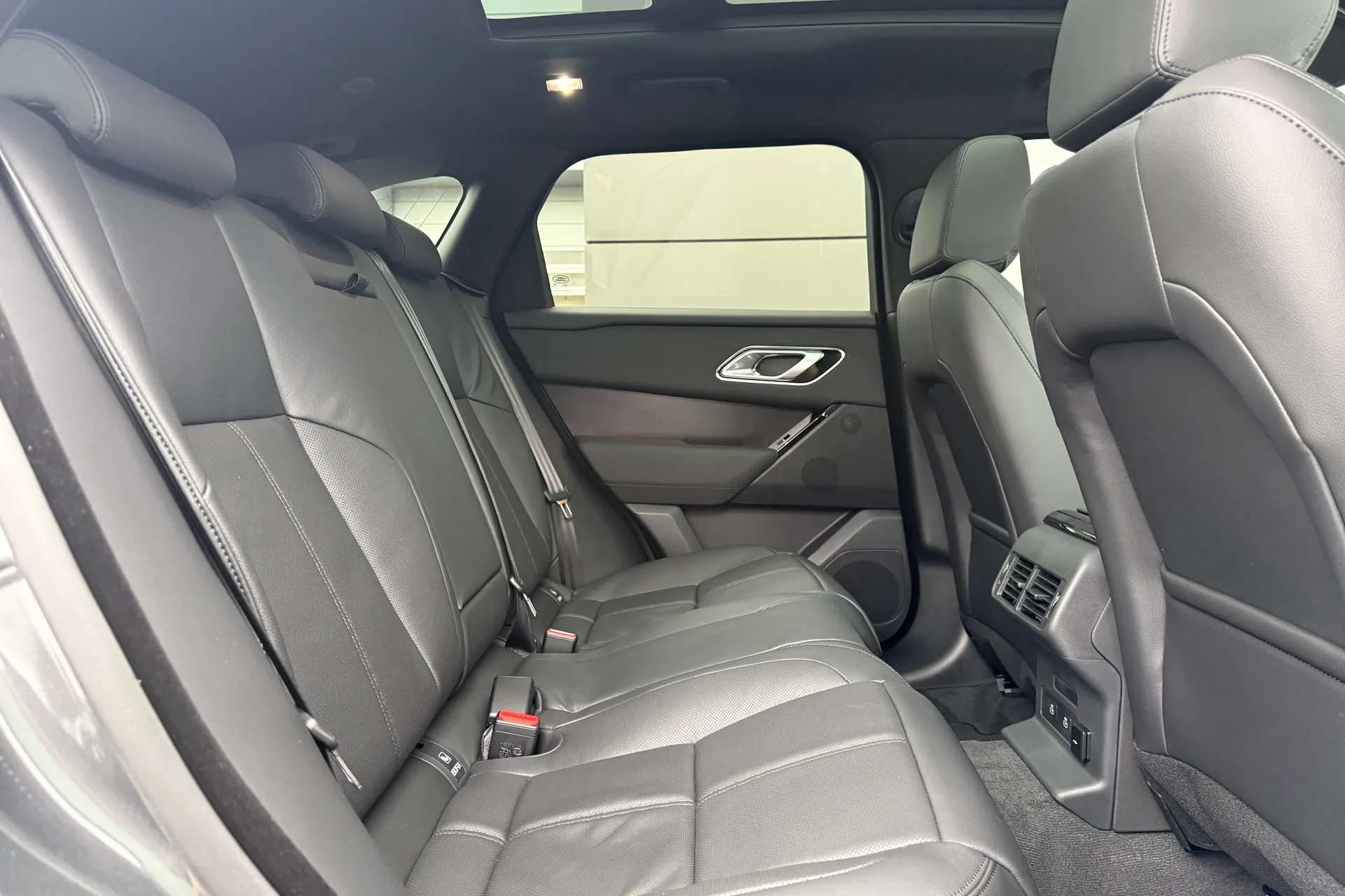 LAND ROVER RANGE ROVER VELAR thumbnail image number 21