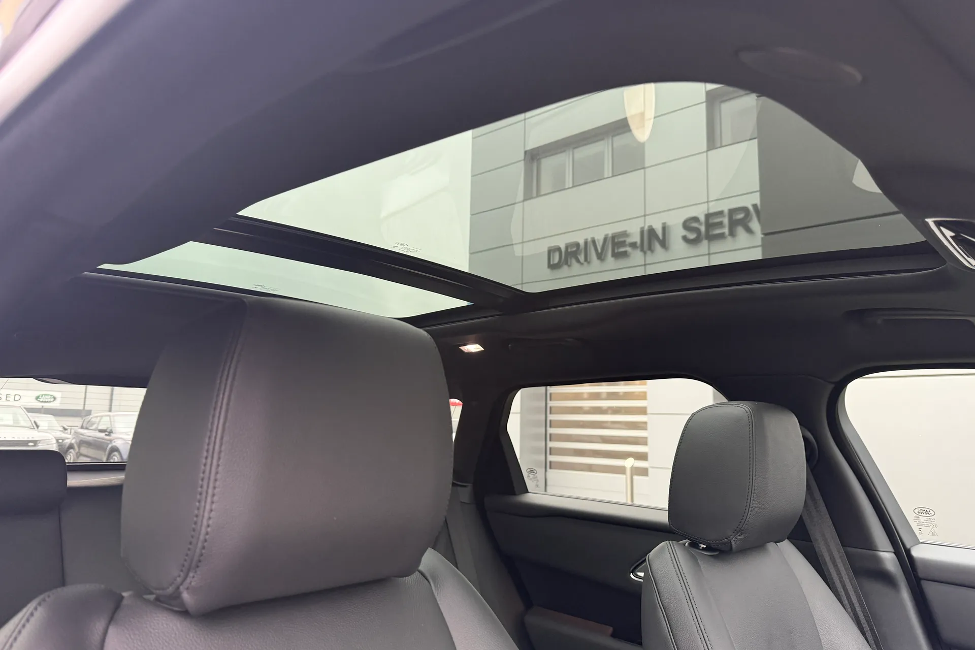 LAND ROVER RANGE ROVER VELAR thumbnail image number 9