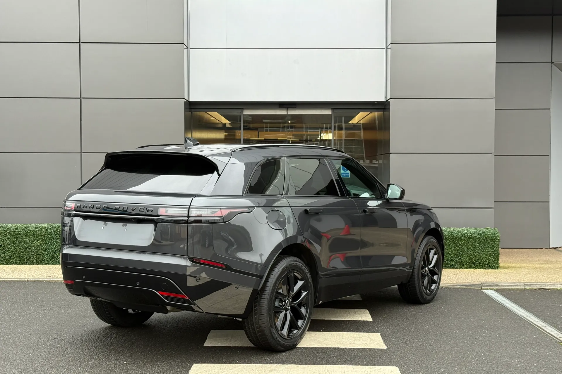LAND ROVER RANGE ROVER VELAR thumbnail image number 13