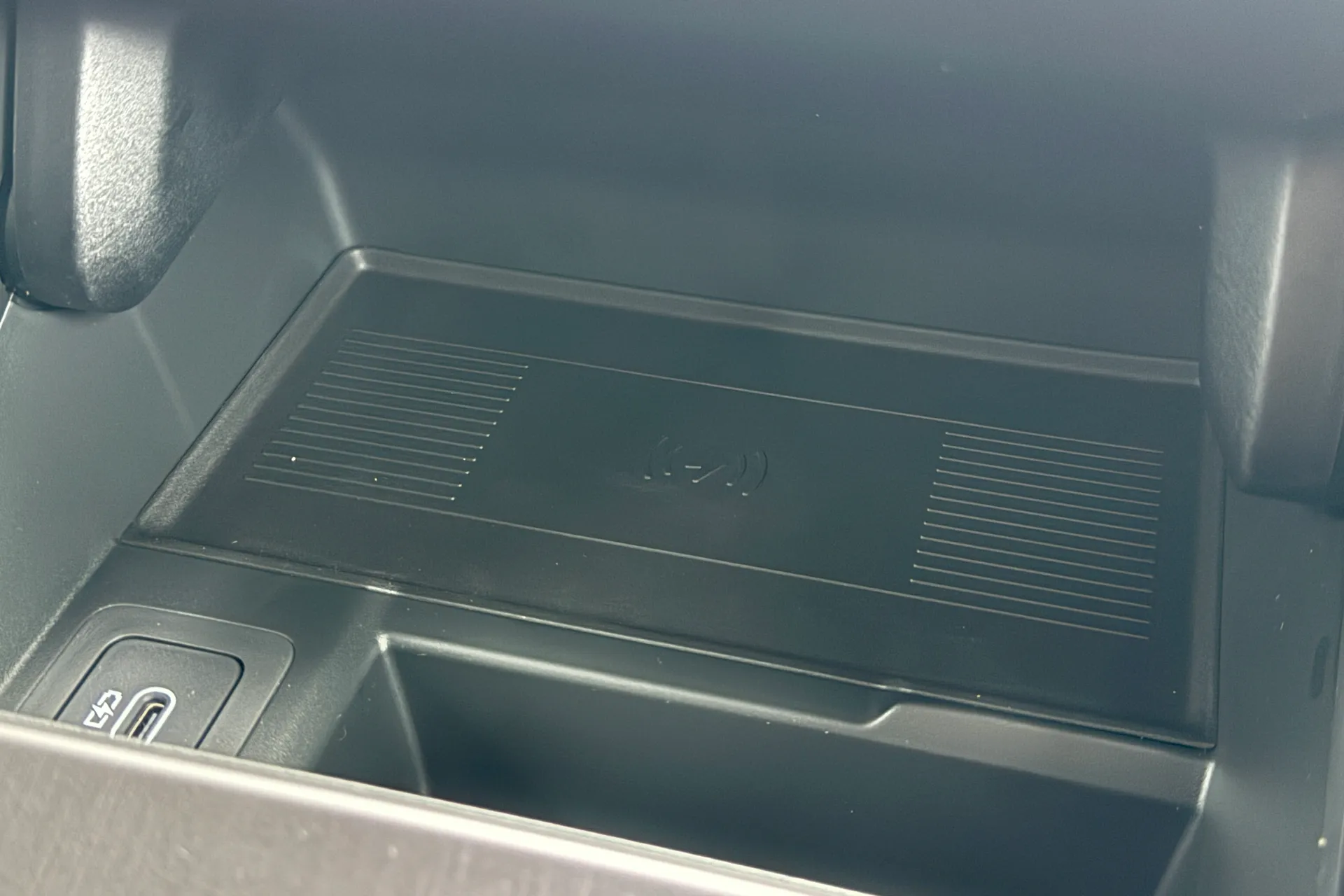 LAND ROVER RANGE ROVER VELAR thumbnail image number 34