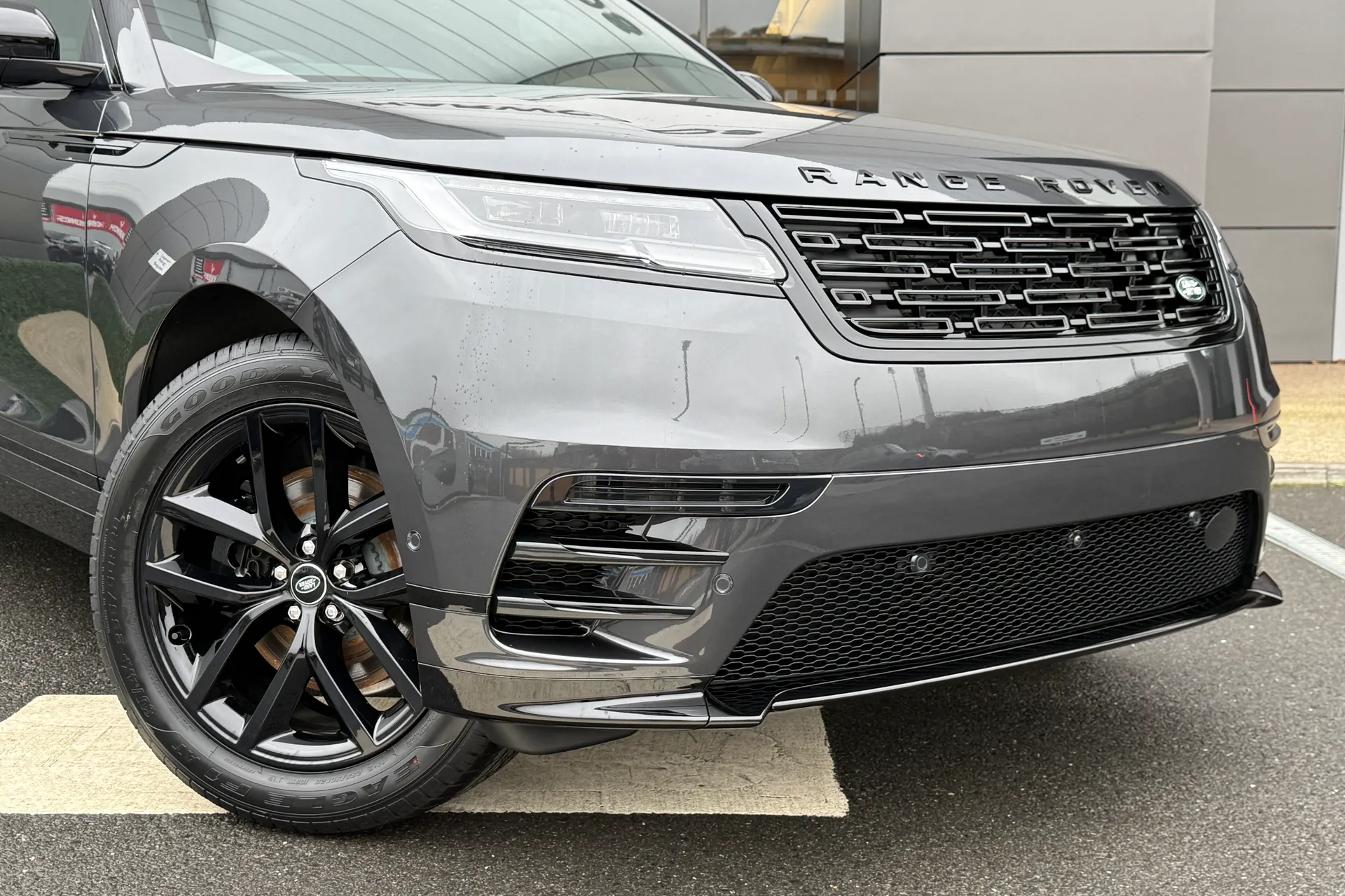 LAND ROVER RANGE ROVER VELAR thumbnail image number 16