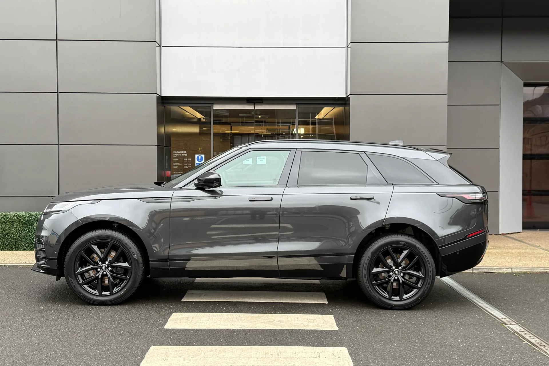 LAND ROVER RANGE ROVER VELAR thumbnail image number 11