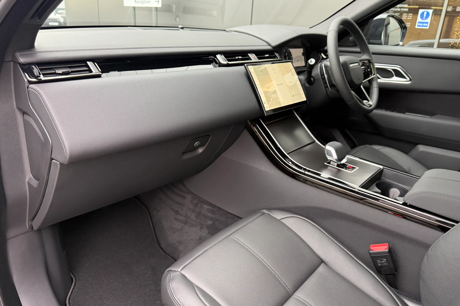 LAND ROVER RANGE ROVER VELAR thumbnail image number 48