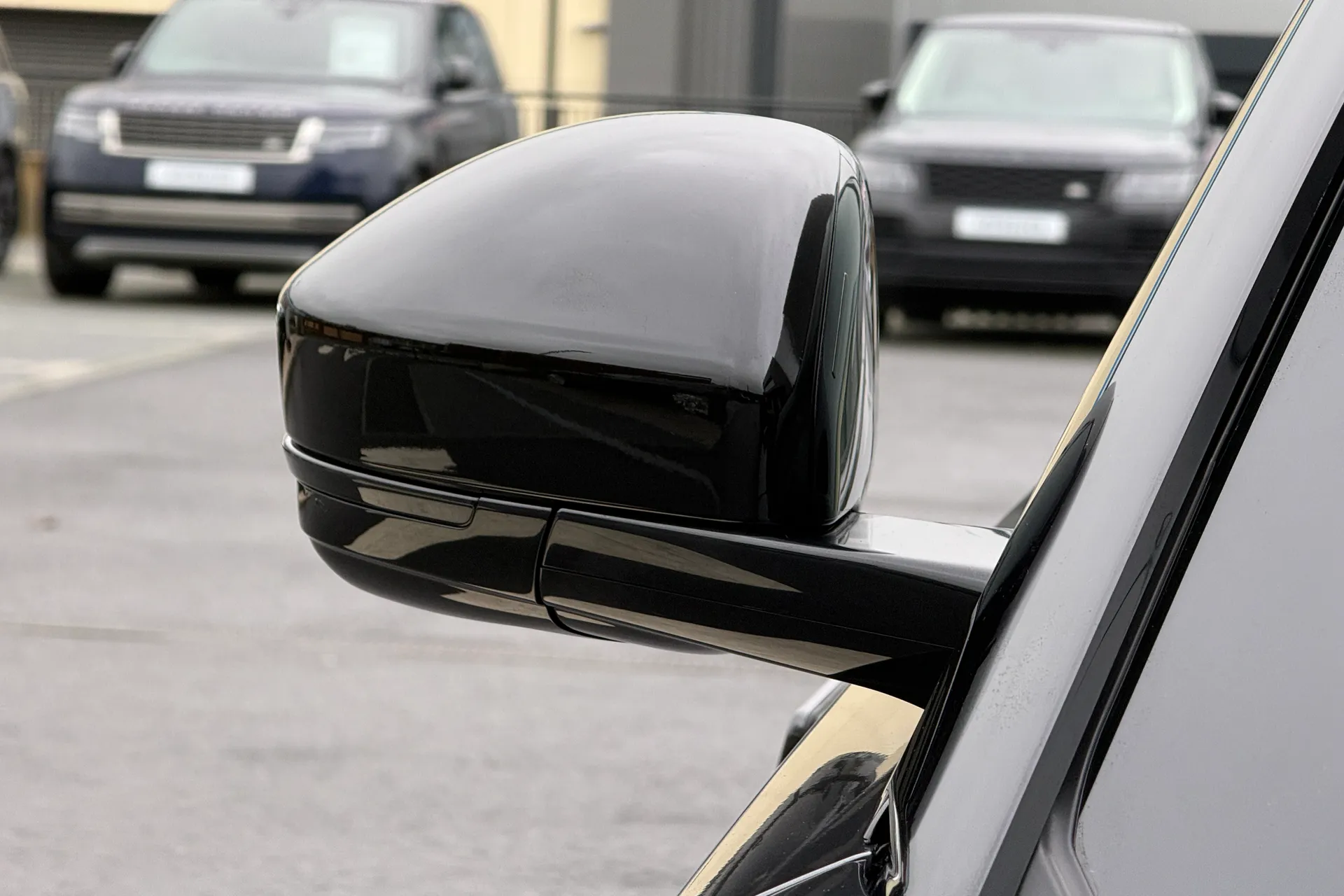 LAND ROVER RANGE ROVER VELAR thumbnail image number 24