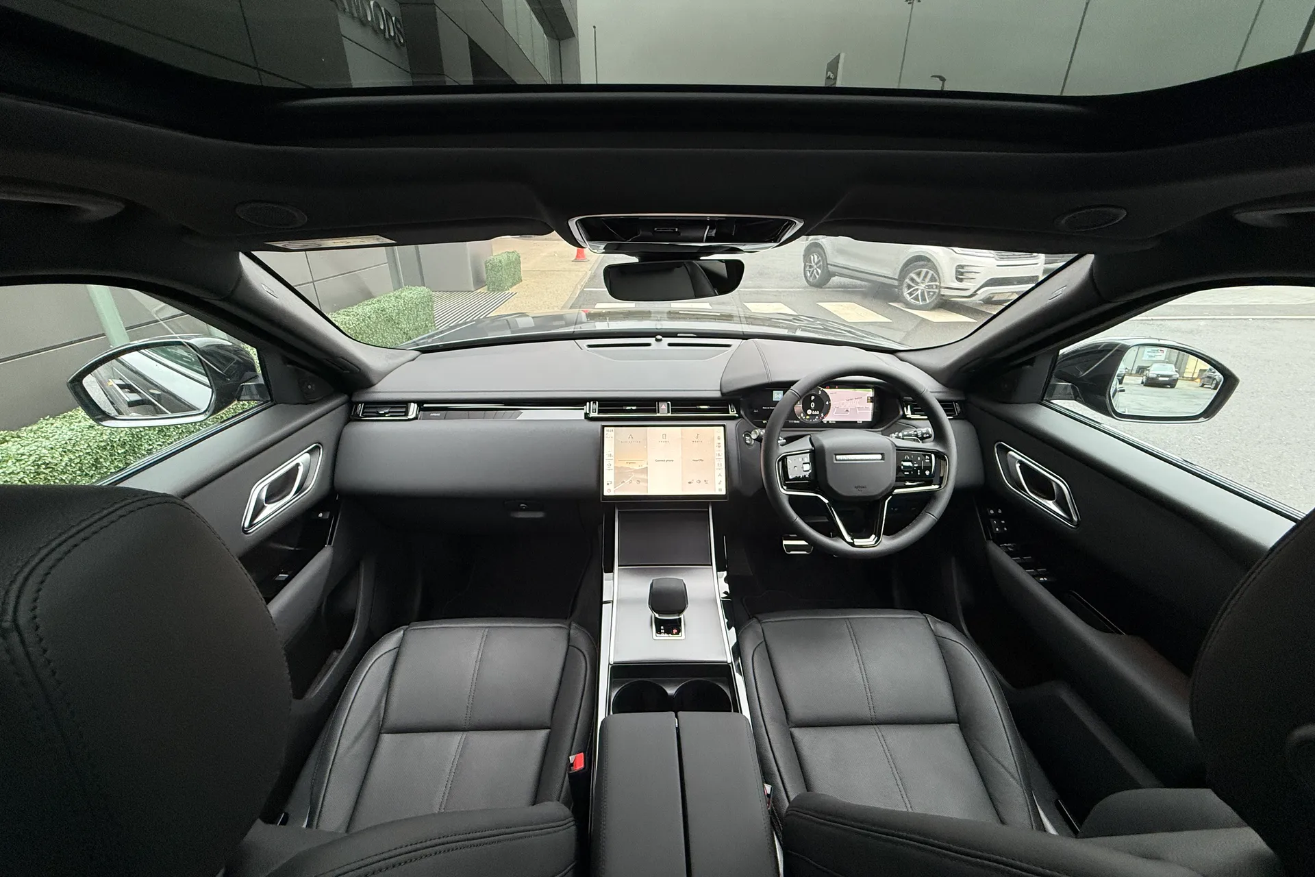 LAND ROVER RANGE ROVER VELAR thumbnail image number 3