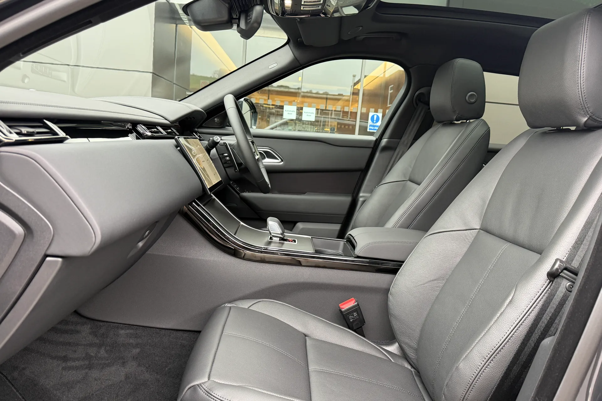 LAND ROVER RANGE ROVER VELAR thumbnail image number 49