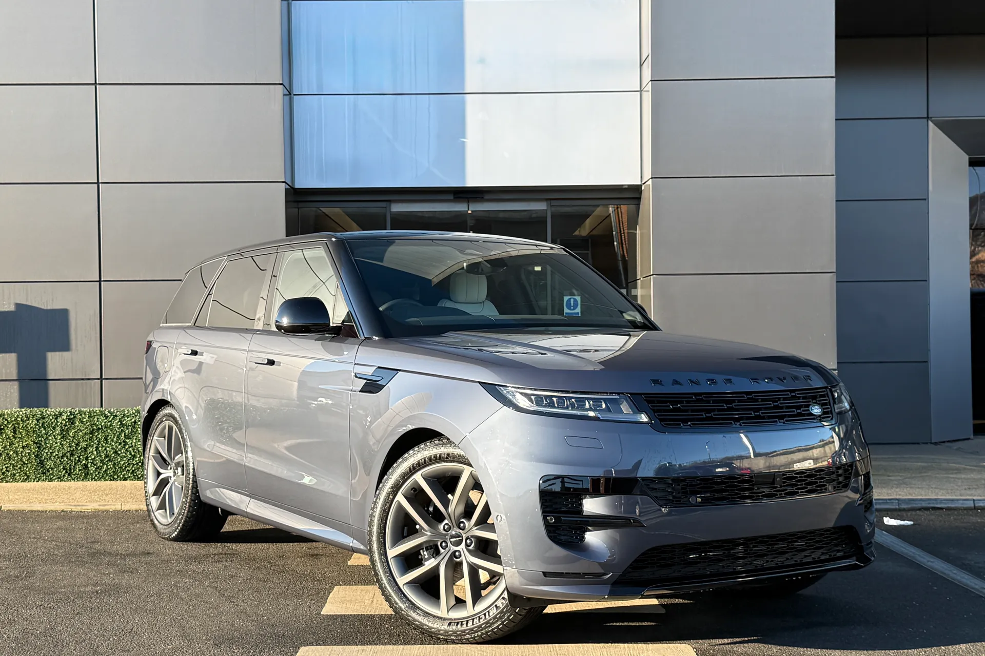 LAND ROVER RANGE ROVER SPORT focused image