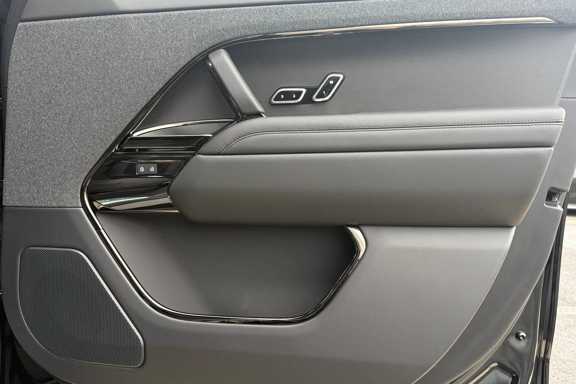 LAND ROVER RANGE ROVER SPORT thumbnail image number 19