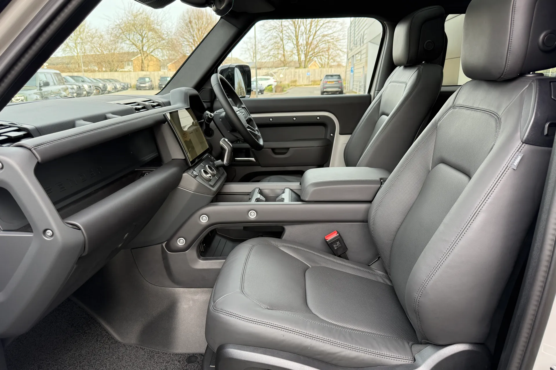 LAND ROVER Defender 90 thumbnail image number 3