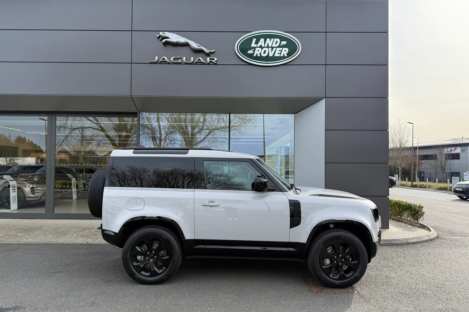 LAND ROVER Defender 90 thumbnail image number 5