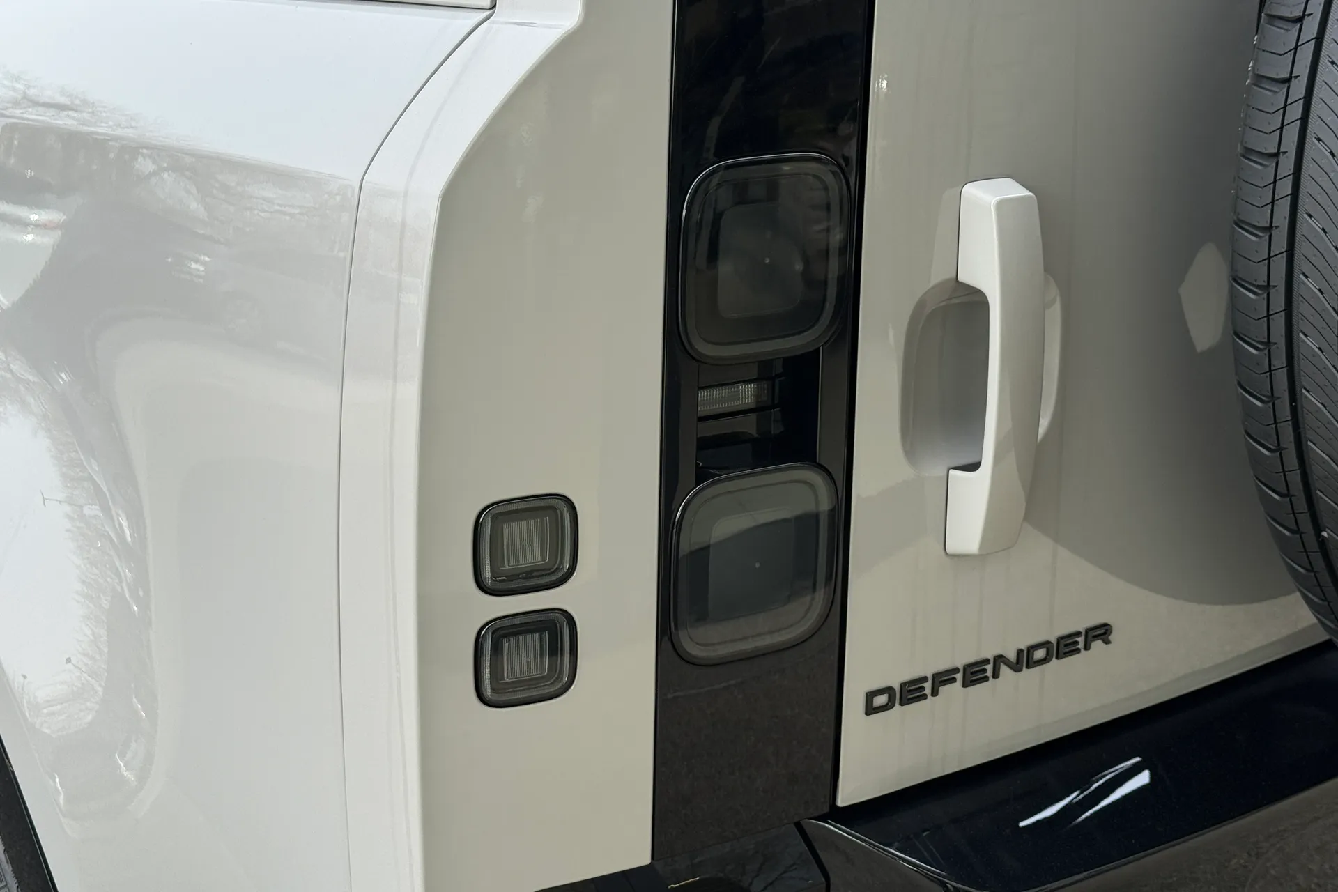 LAND ROVER Defender 90 thumbnail image number 19