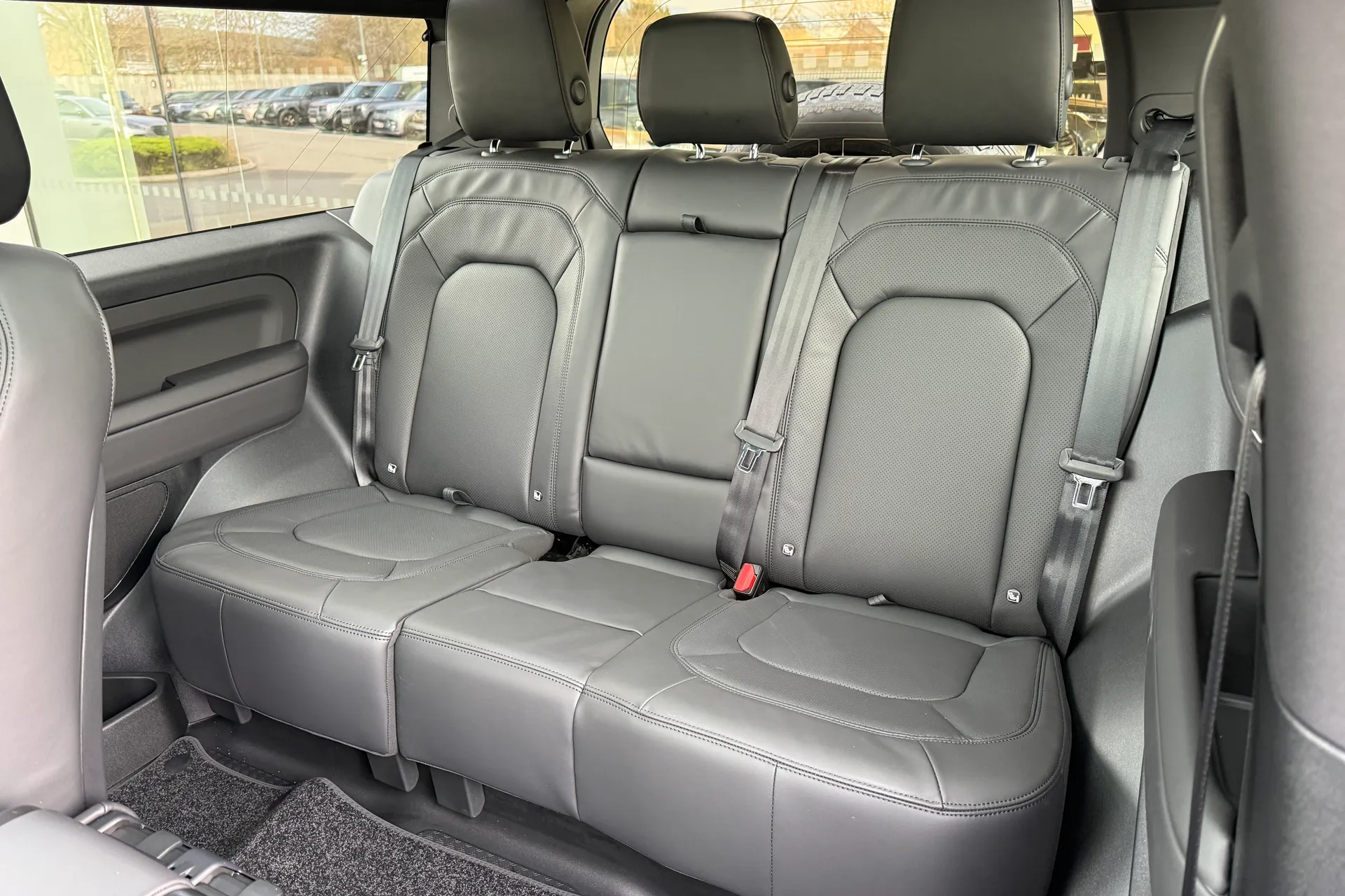 LAND ROVER Defender 90 thumbnail image number 4