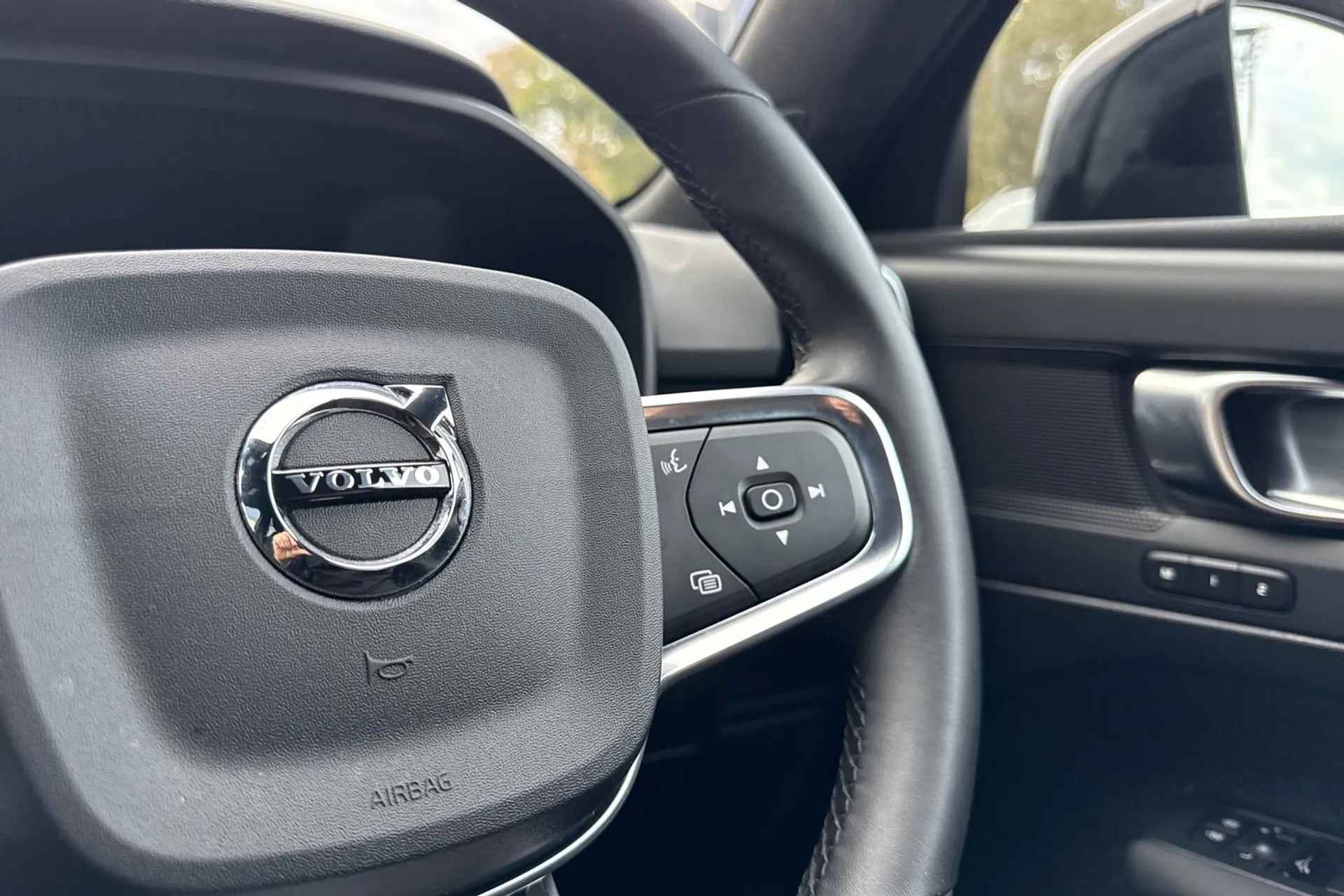 Volvo XC40 thumbnail image number 37