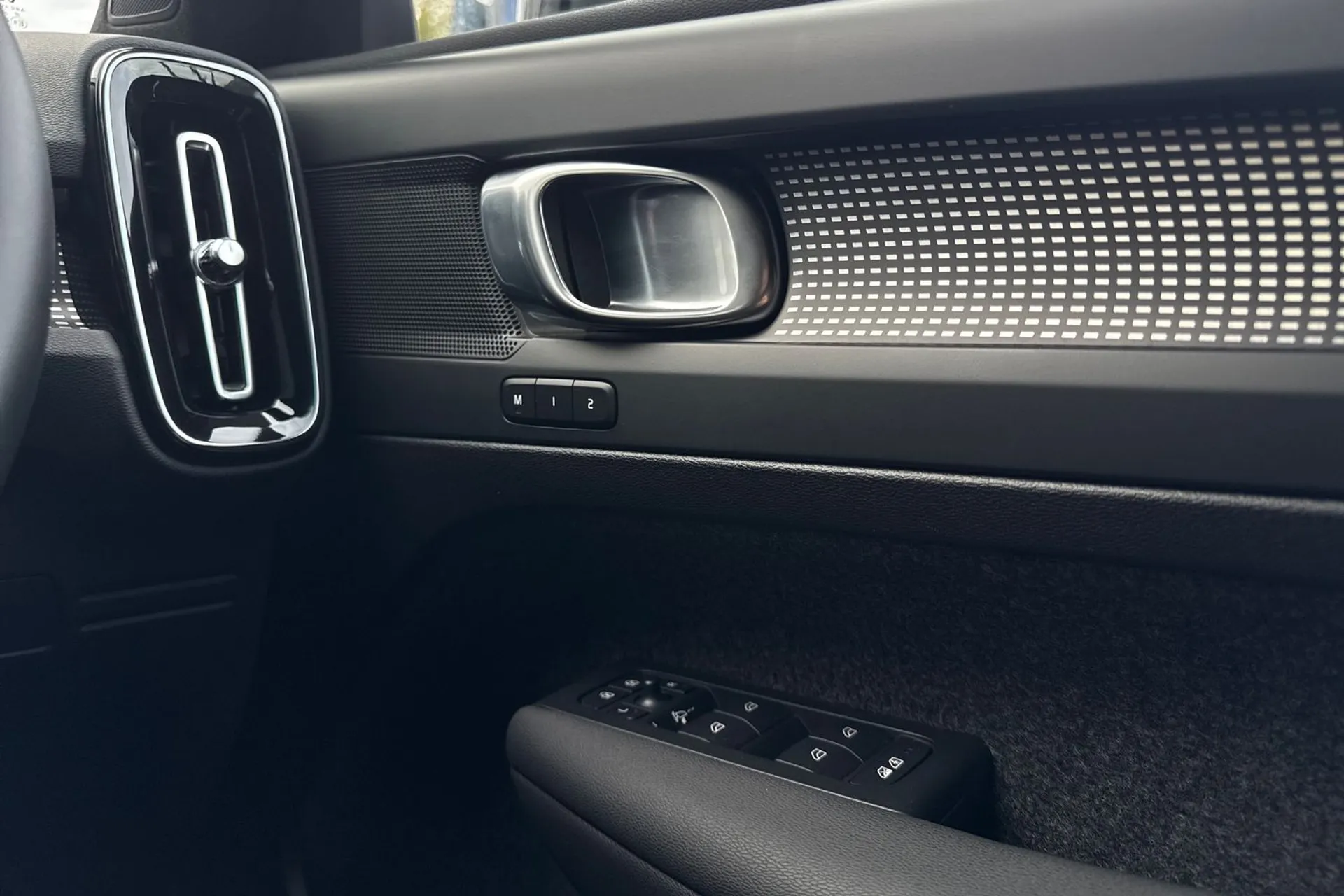 Volvo XC40 thumbnail image number 41