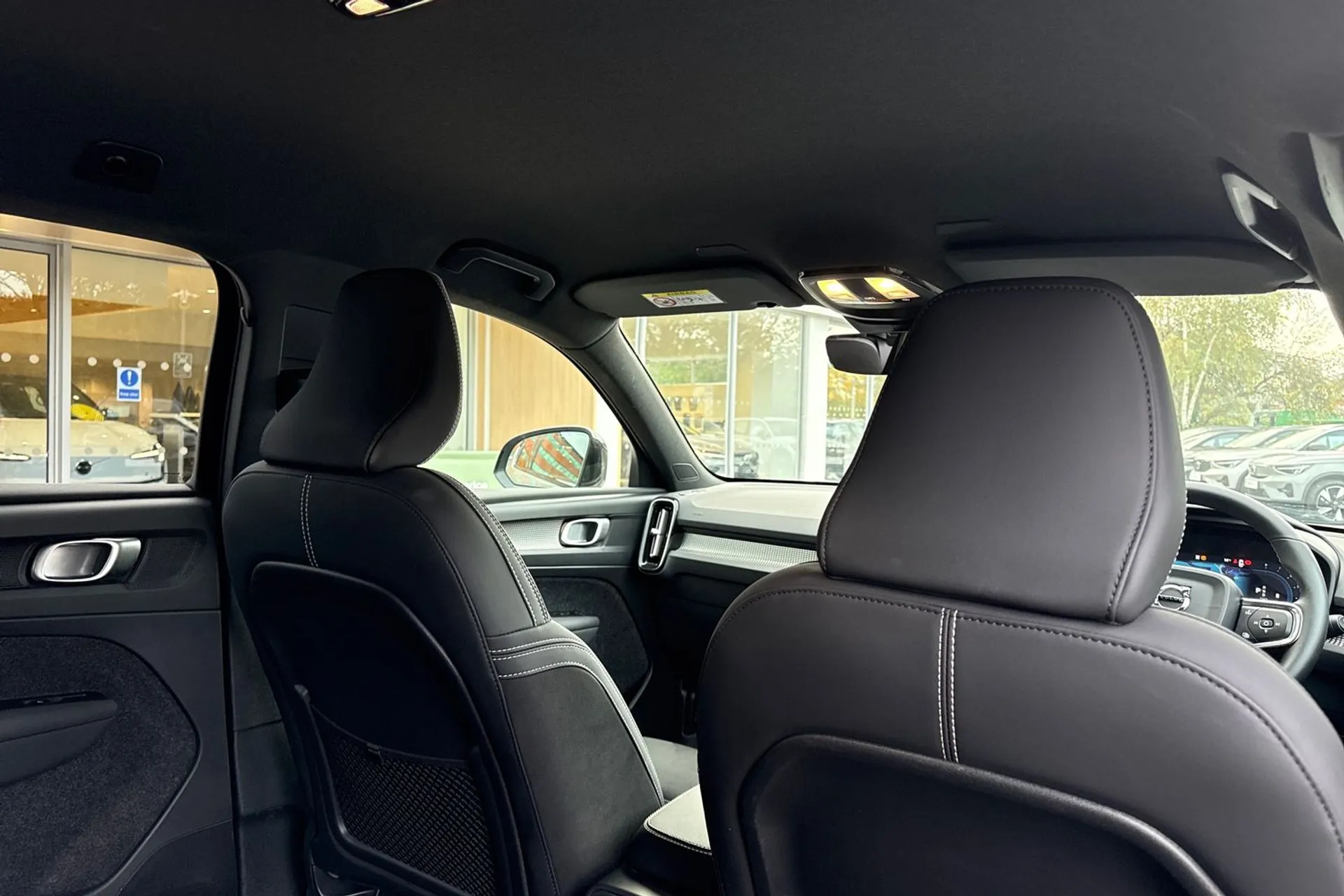 Volvo XC40 thumbnail image number 24