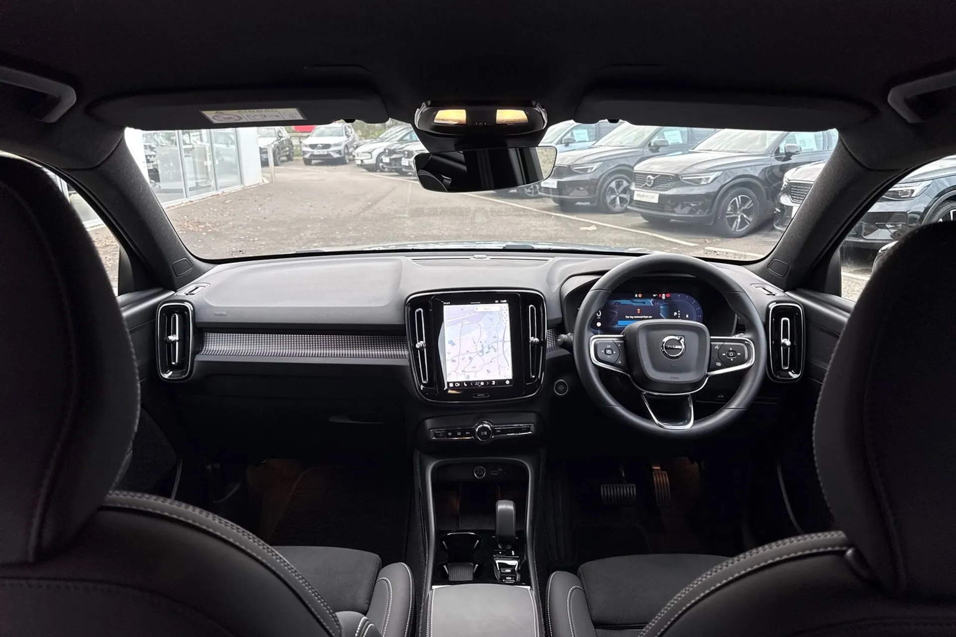 Volvo XC40 thumbnail image number 3