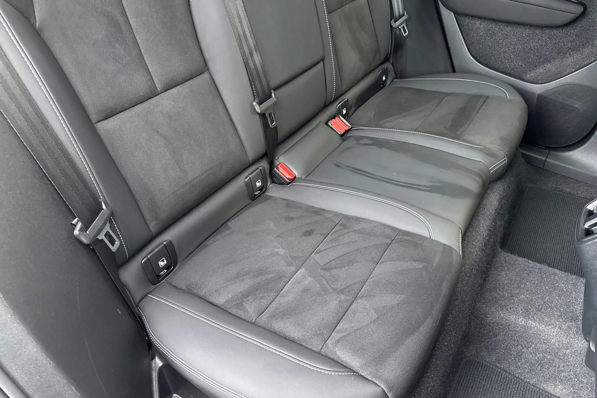 Volvo XC40 thumbnail image number 25