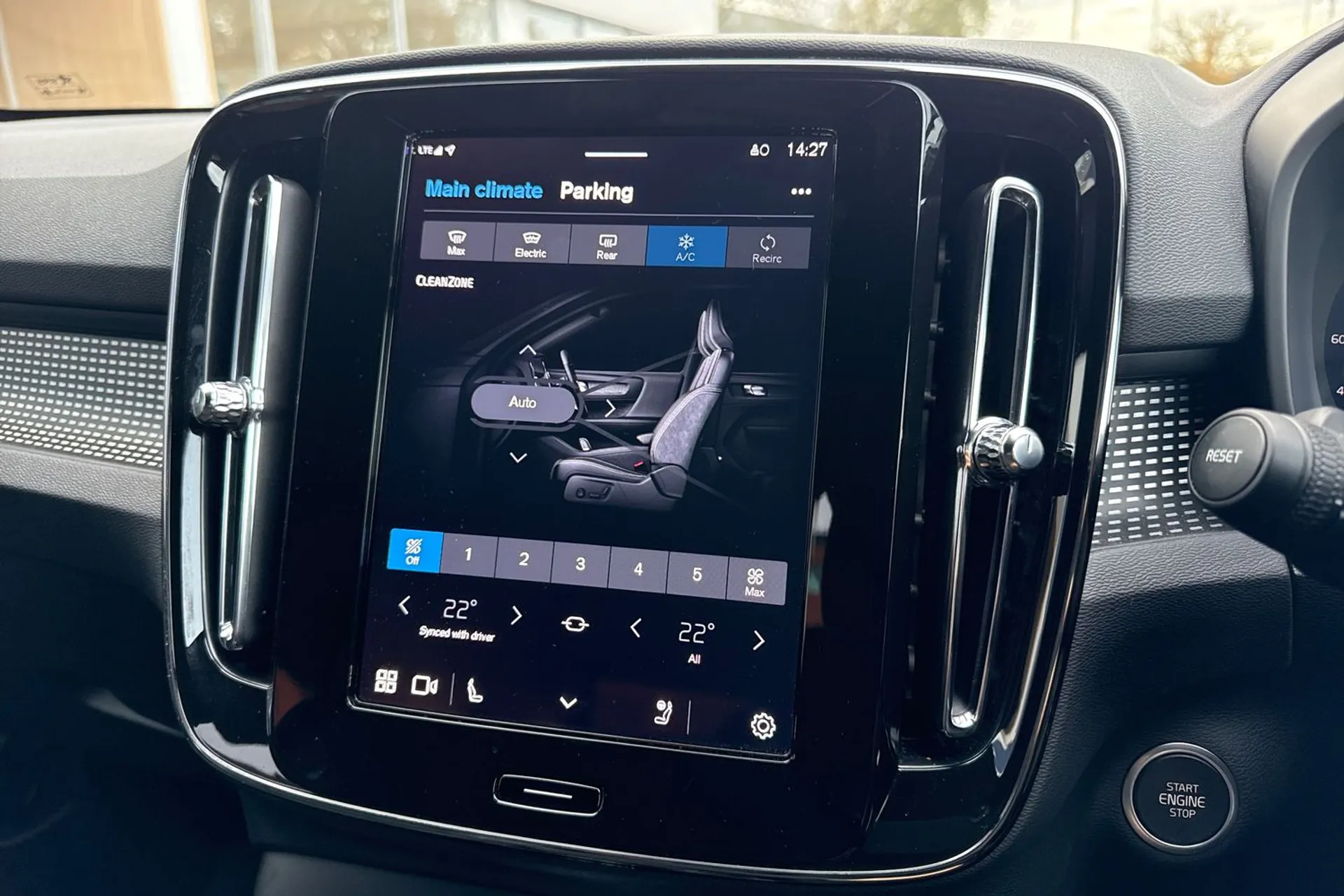 Volvo XC40 thumbnail image number 38