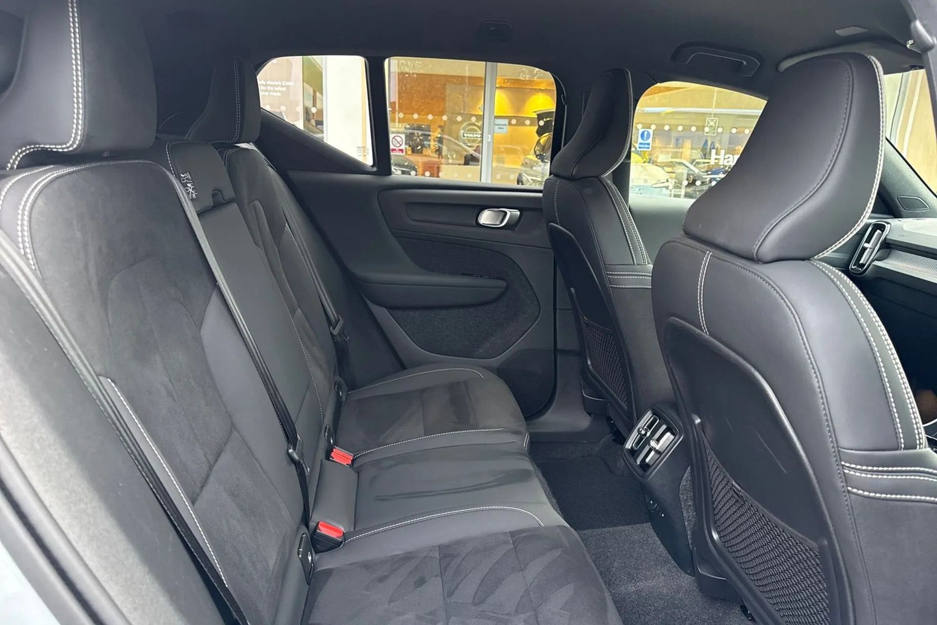 Volvo XC40 thumbnail image number 23