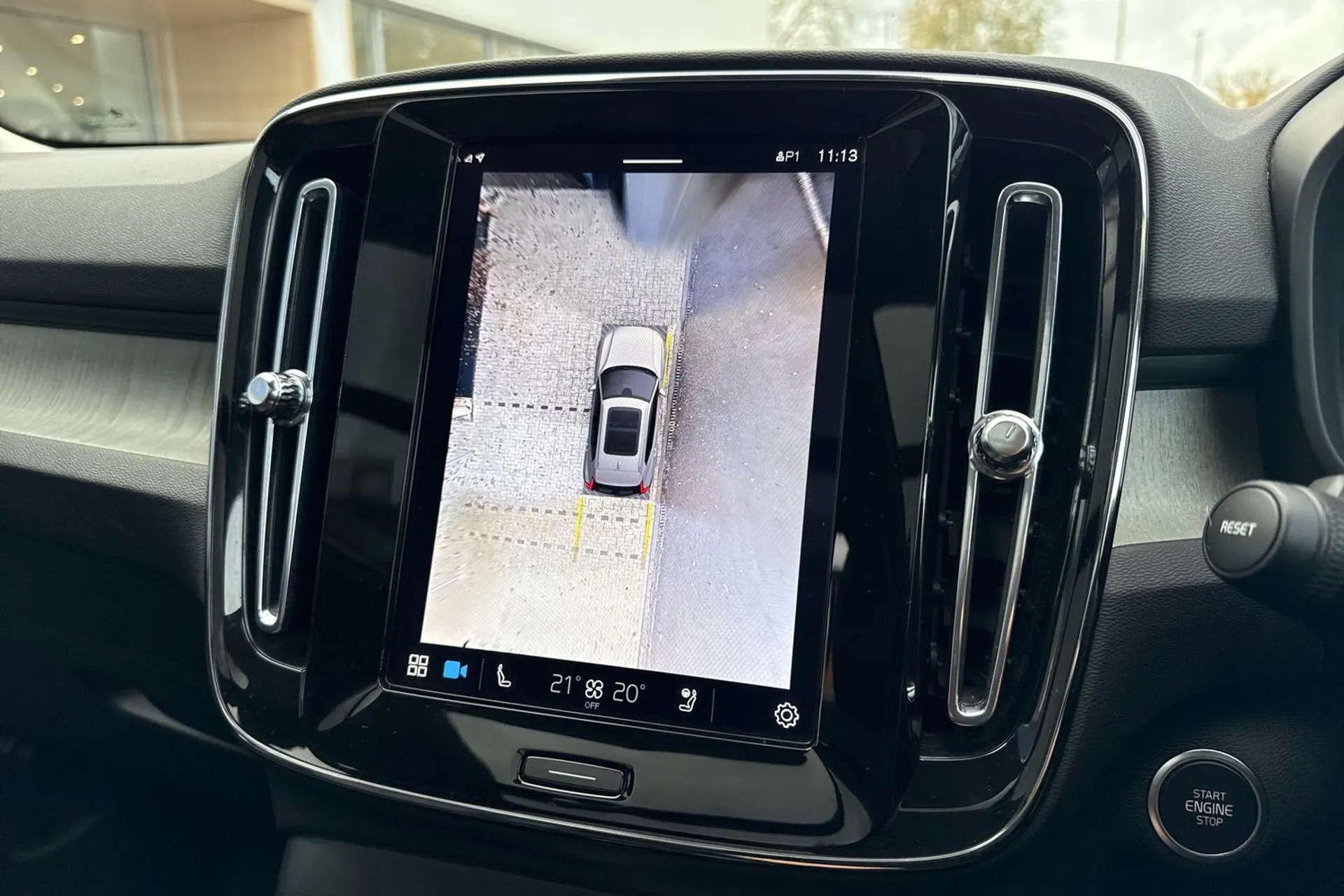 Volvo XC40 thumbnail image number 4