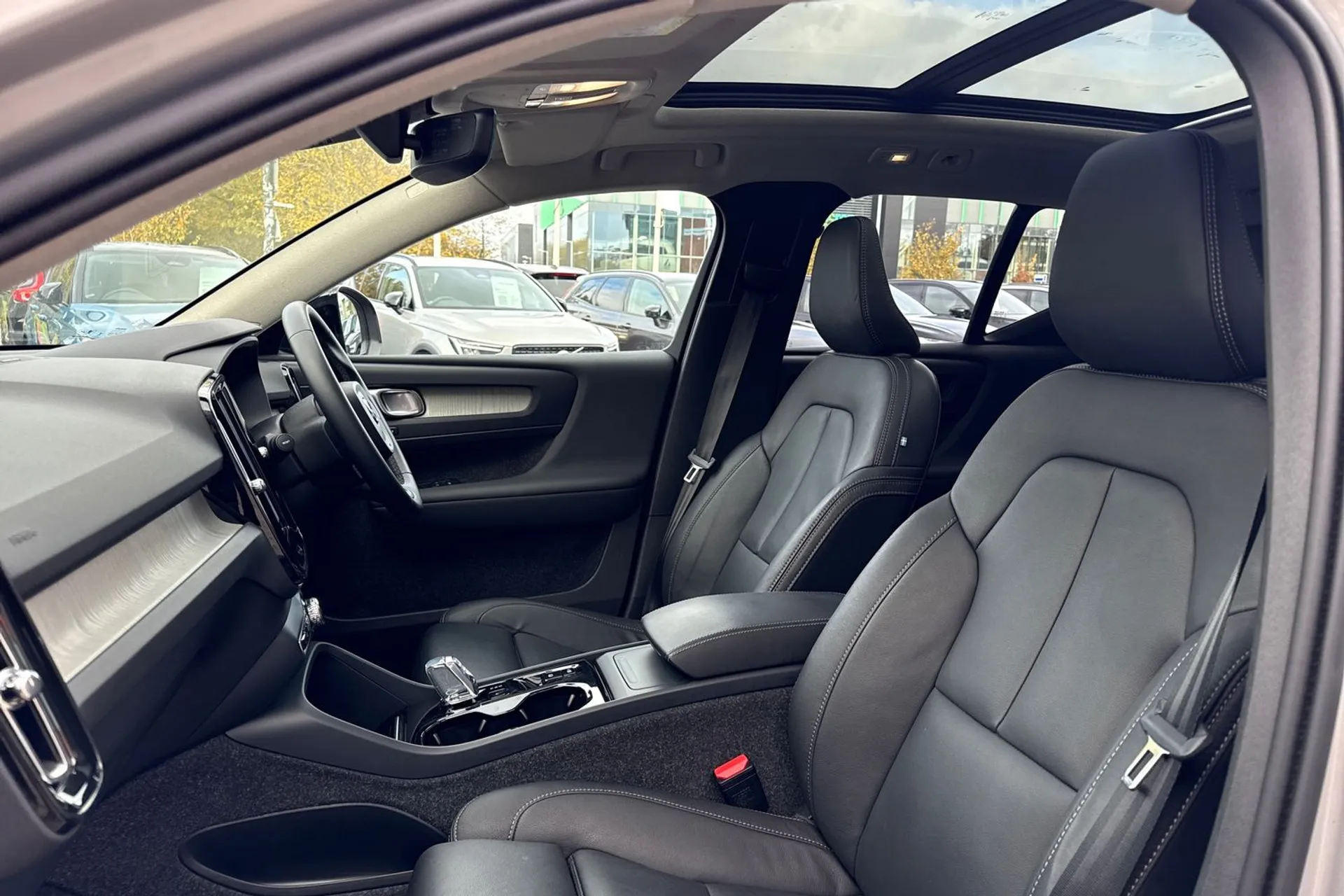 Volvo XC40 thumbnail image number 28