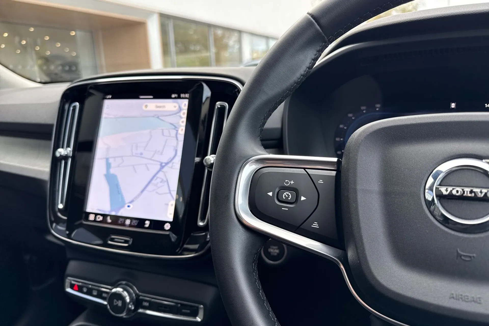 Volvo XC40 thumbnail image number 36