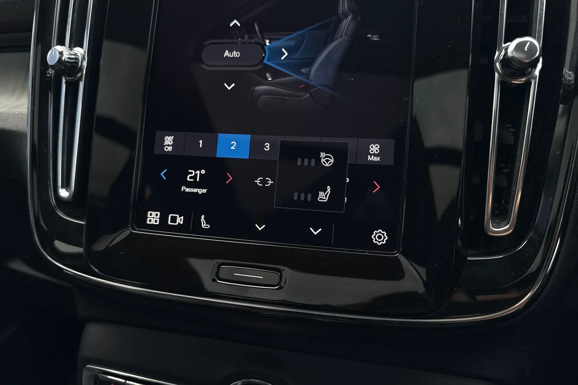 Volvo XC40 thumbnail image number 40