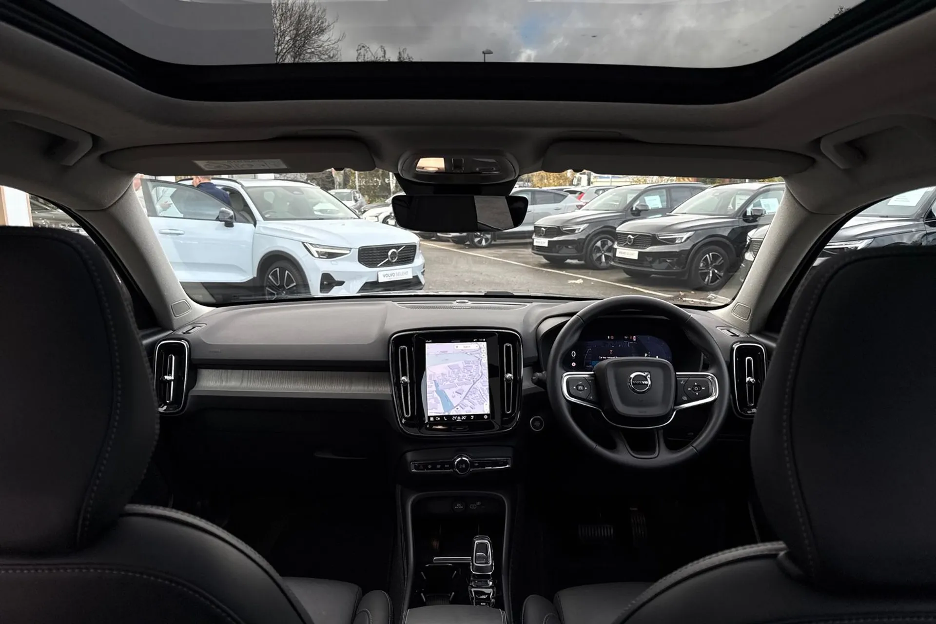 Volvo XC40 thumbnail image number 3