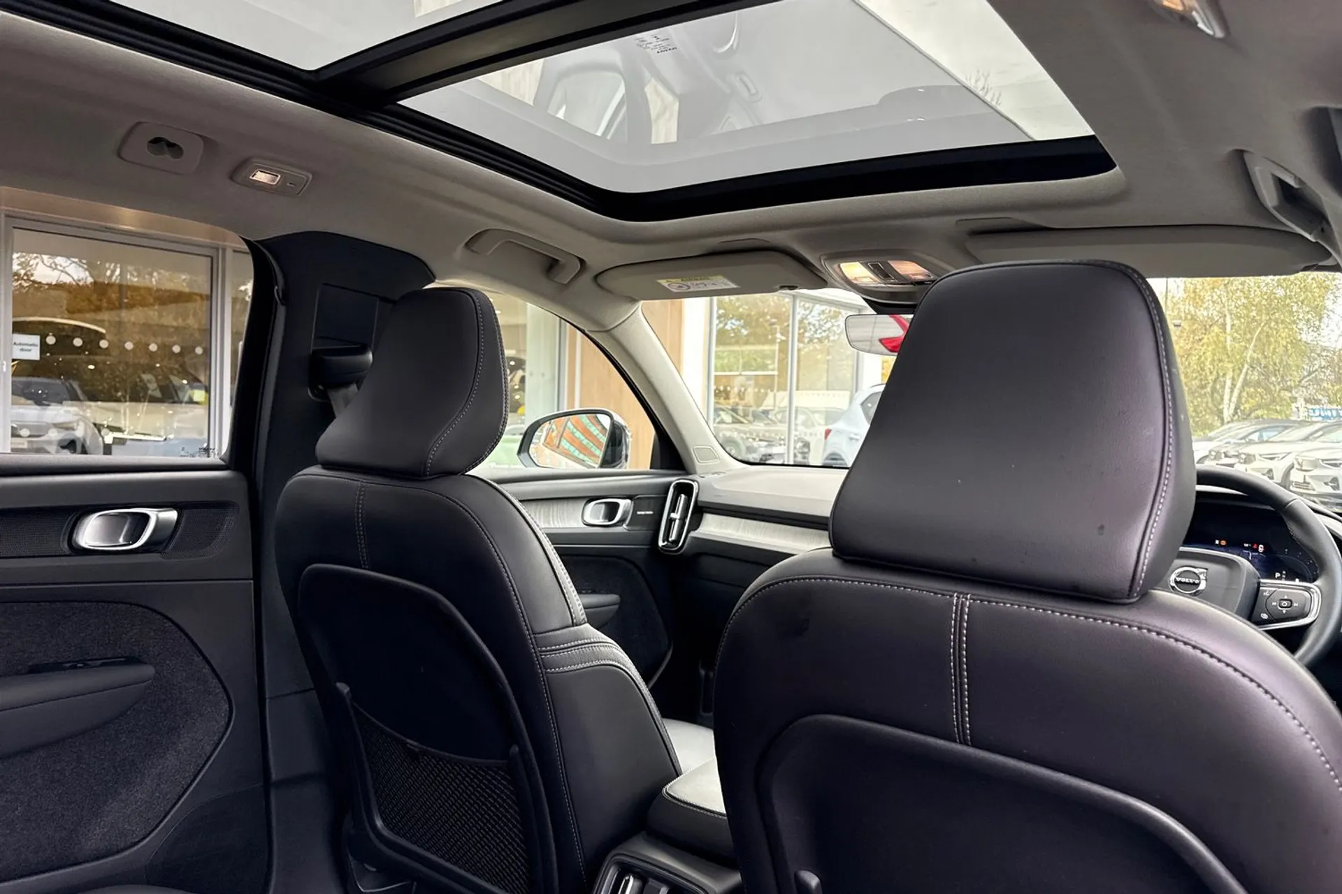 Volvo XC40 thumbnail image number 24