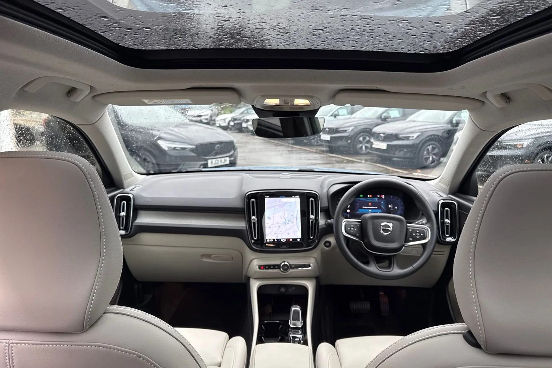 Volvo XC40 thumbnail image number 3