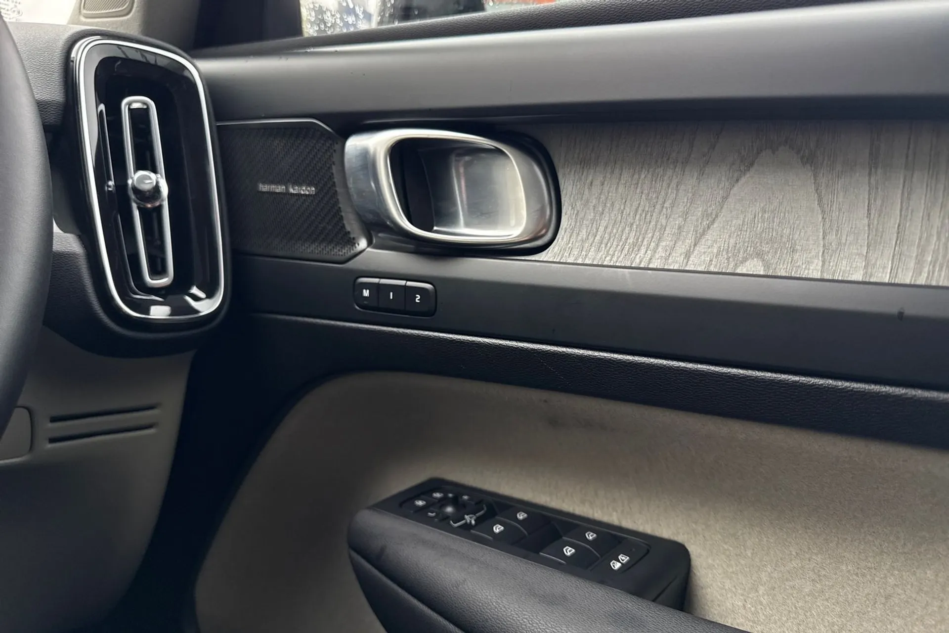 Volvo XC40 thumbnail image number 42