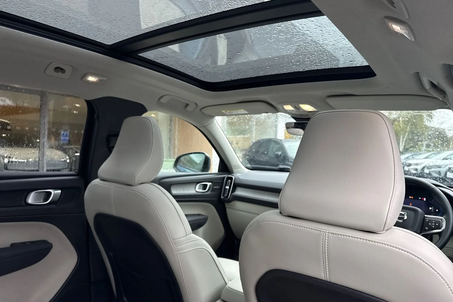 Volvo XC40 thumbnail image number 24