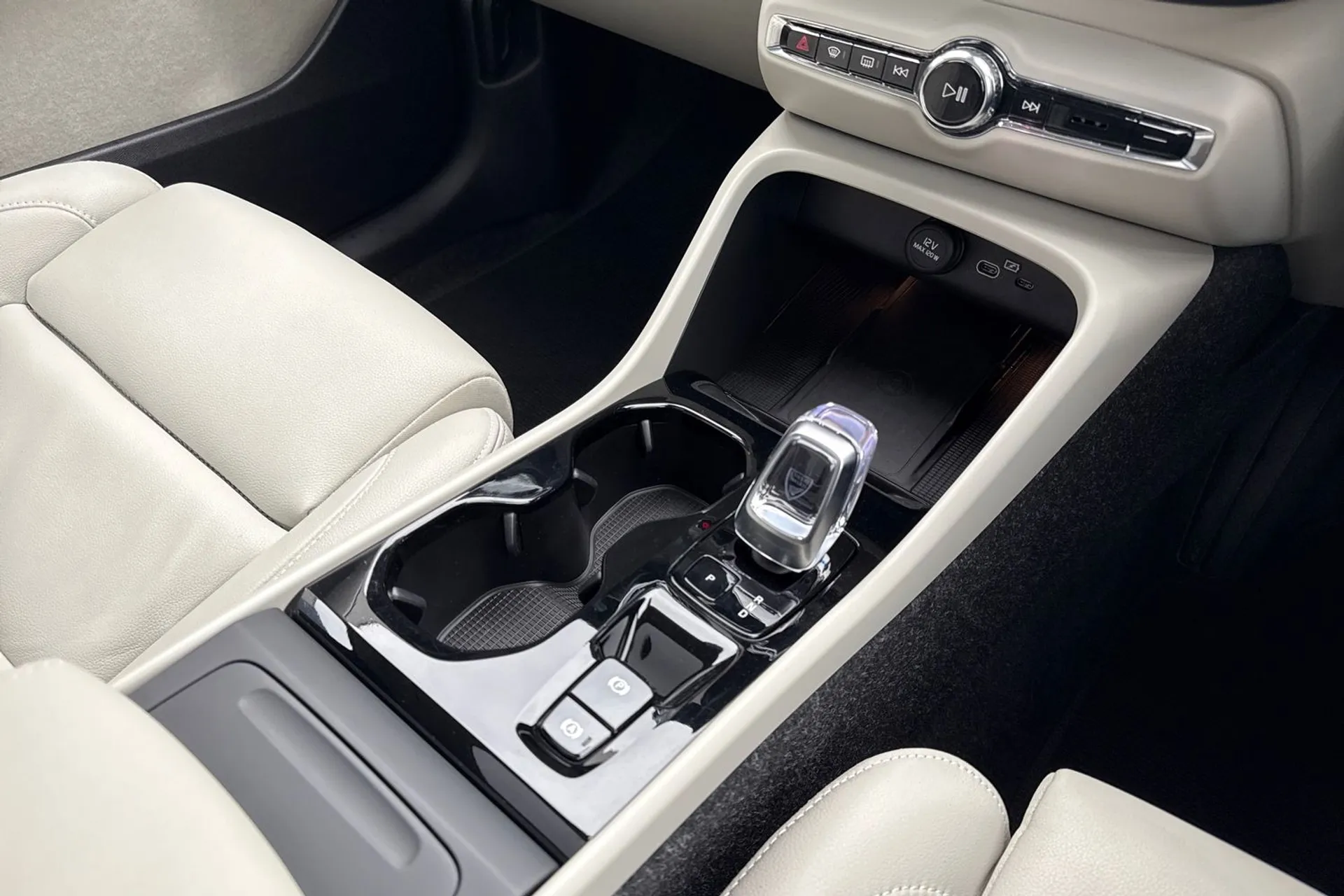 Volvo XC40 thumbnail image number 44